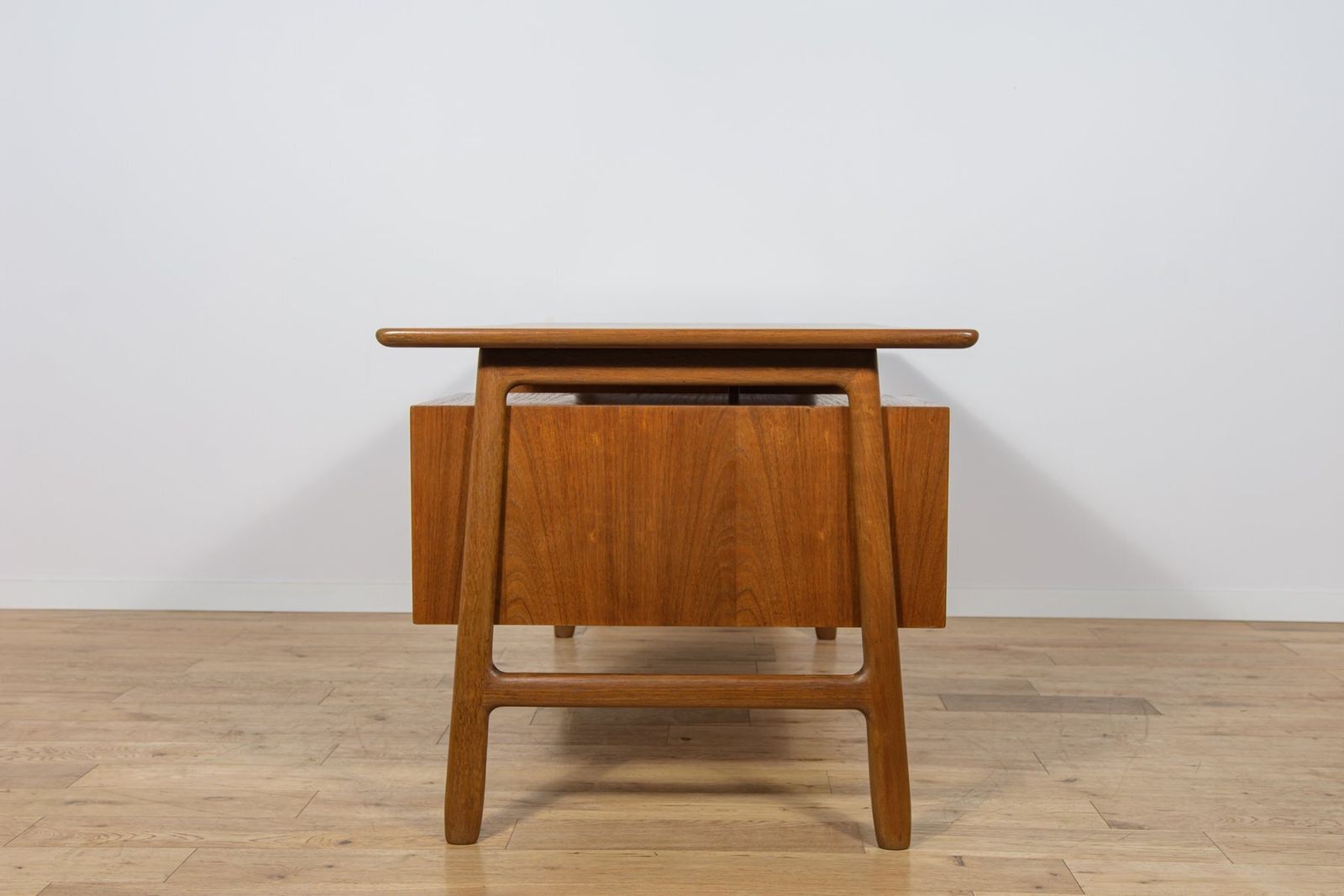3223.0 Mid Century Teak Model 75 Freestanding Desk From Omann Jun, Denmark, 1950s photo
