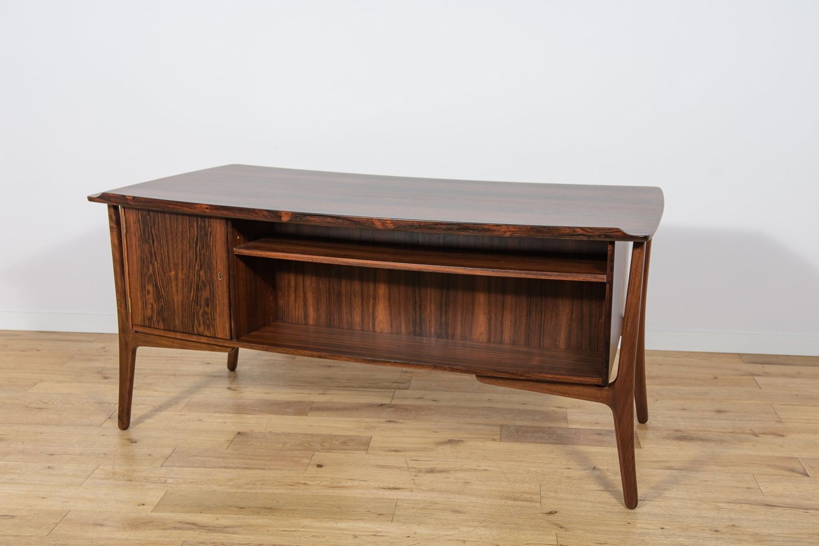 Mid Century Modern Danish Rosewood Desk By Svend åge Madsen For H.P. Hansen, Denmark, 1960s photo vinterior