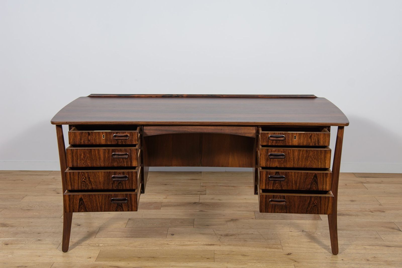 photo vintage Mid Century Modern Danish Rosewood Desk By Svend åge Madsen For H.P. Hansen, Denmark, 1960s