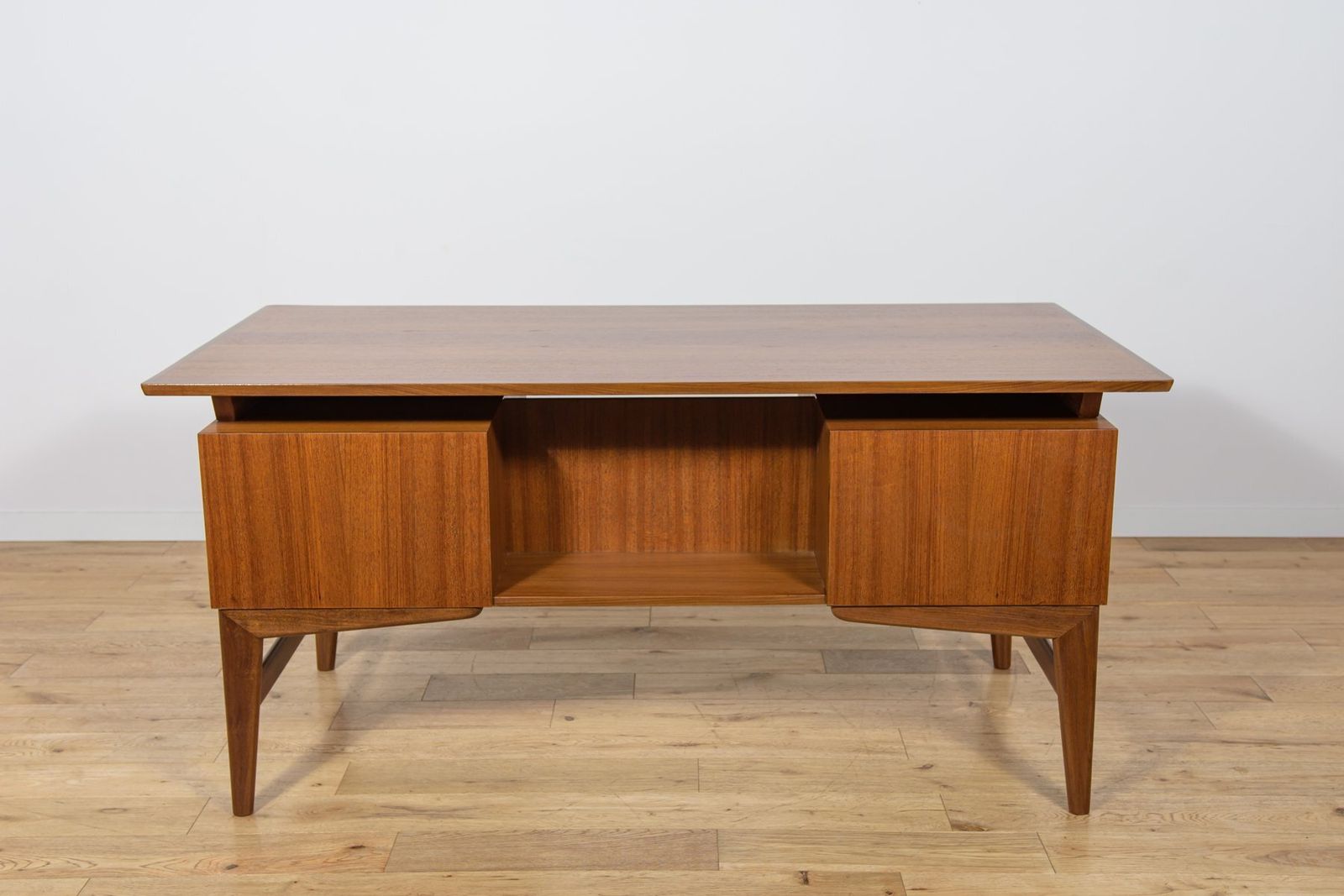 Mid Century Freestanding Teak Desk, 1960s photo vinterior
