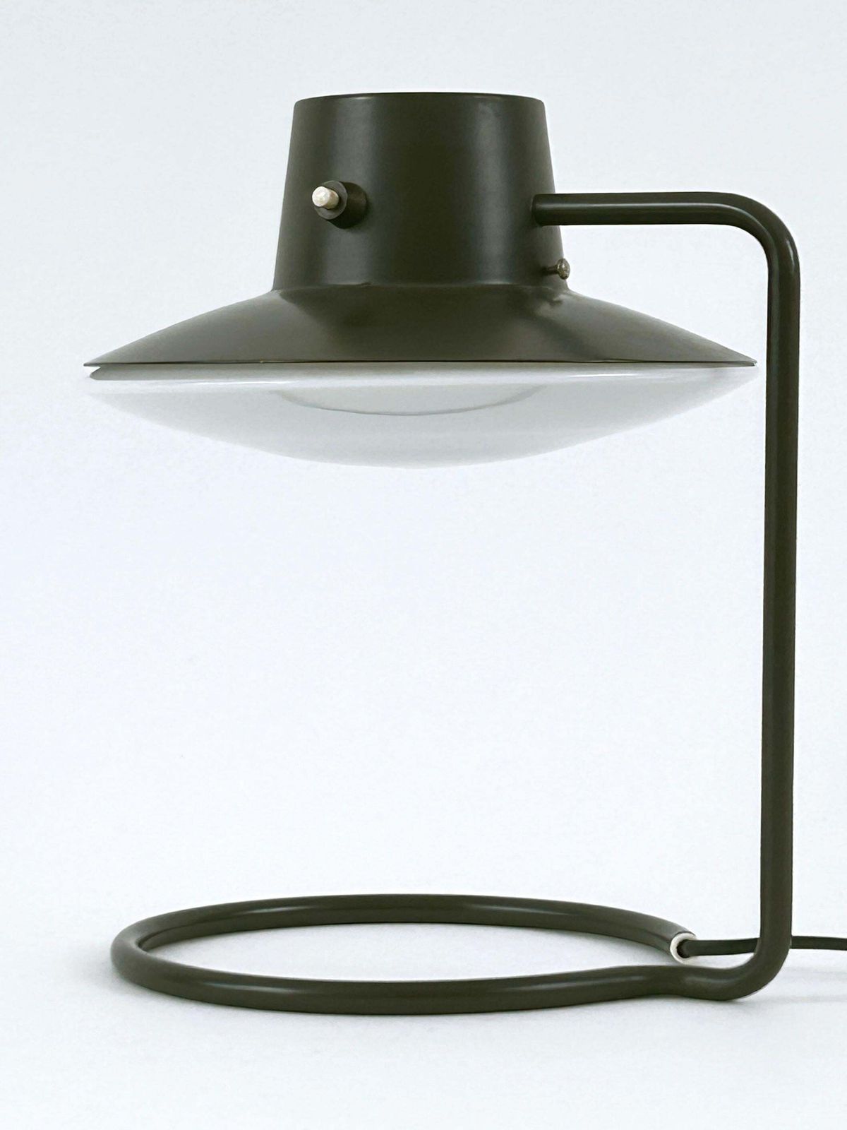 Early Dark Brown Oxford Table Lamp By Arne Jacobsen For Louis Poulsen 1960s photo for sale