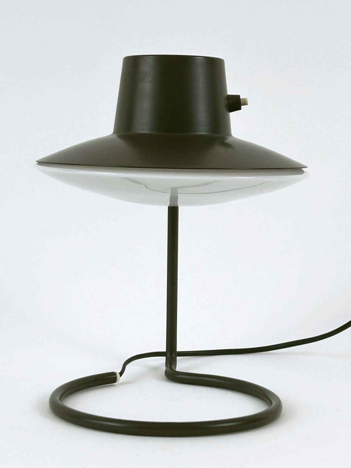 Early Dark Brown Oxford Table Lamp By Arne Jacobsen For Louis Poulsen 1960s photo vinterior