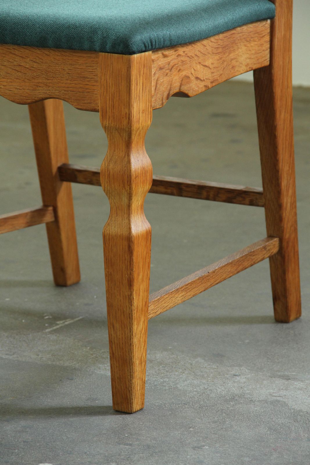 photo vinterior Vintage Set Of Razorblade Dining Chairs High Back, Henning Kjærnulf Denmark 60s