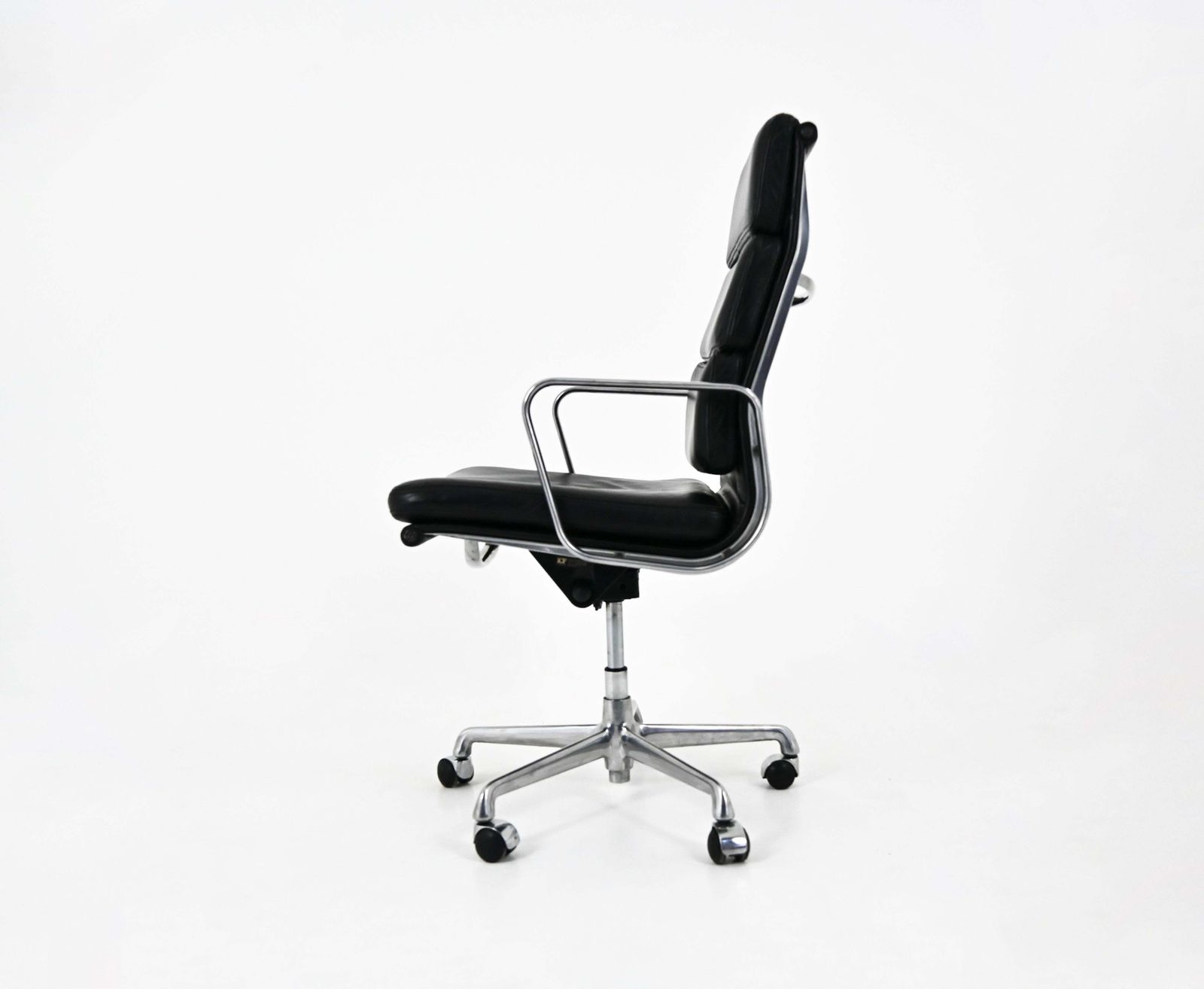 Ea 216 Soft Pad Desk Chair By Charles & Ray Eames For Icf, 1970s photo vintage