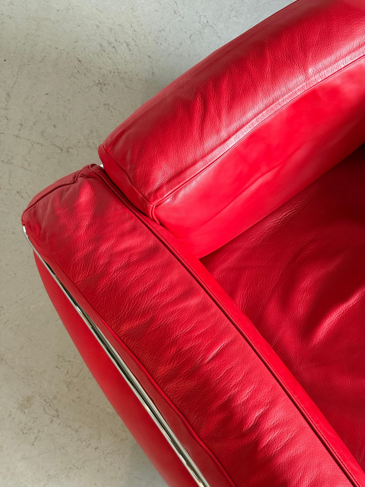 photo vinterior Cassina ‘Lc2’ Armchair By Le Corbusier, Charlotte Perriand And Pierre Jeanneret