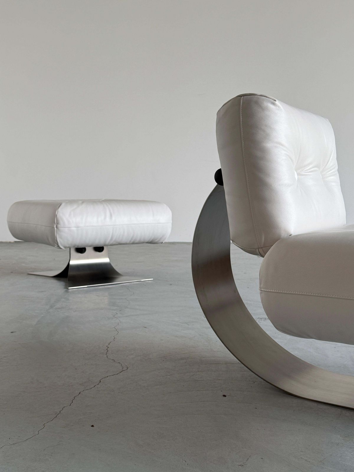Oscar Niemeyer ‘Alta’ Lounge Chair & Ottoman photo buy