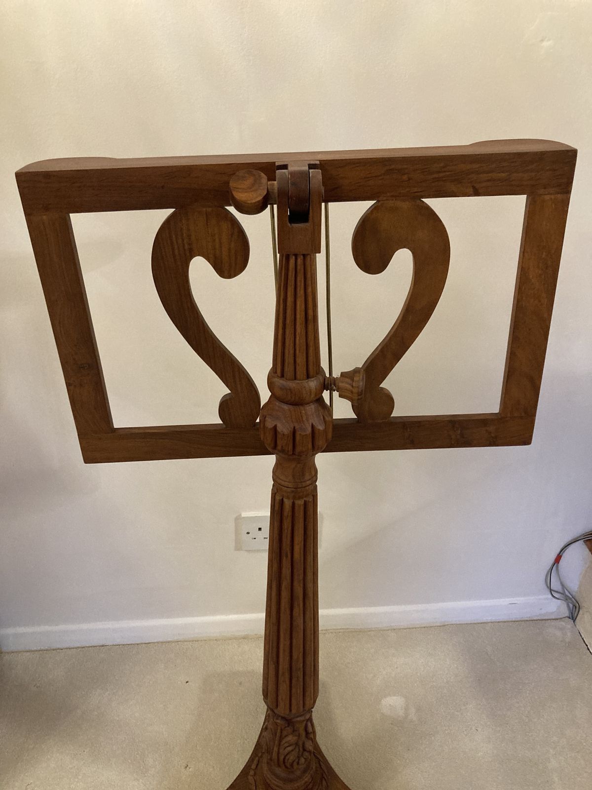 Carved Wooden Lyra Music Stand photo vinterior