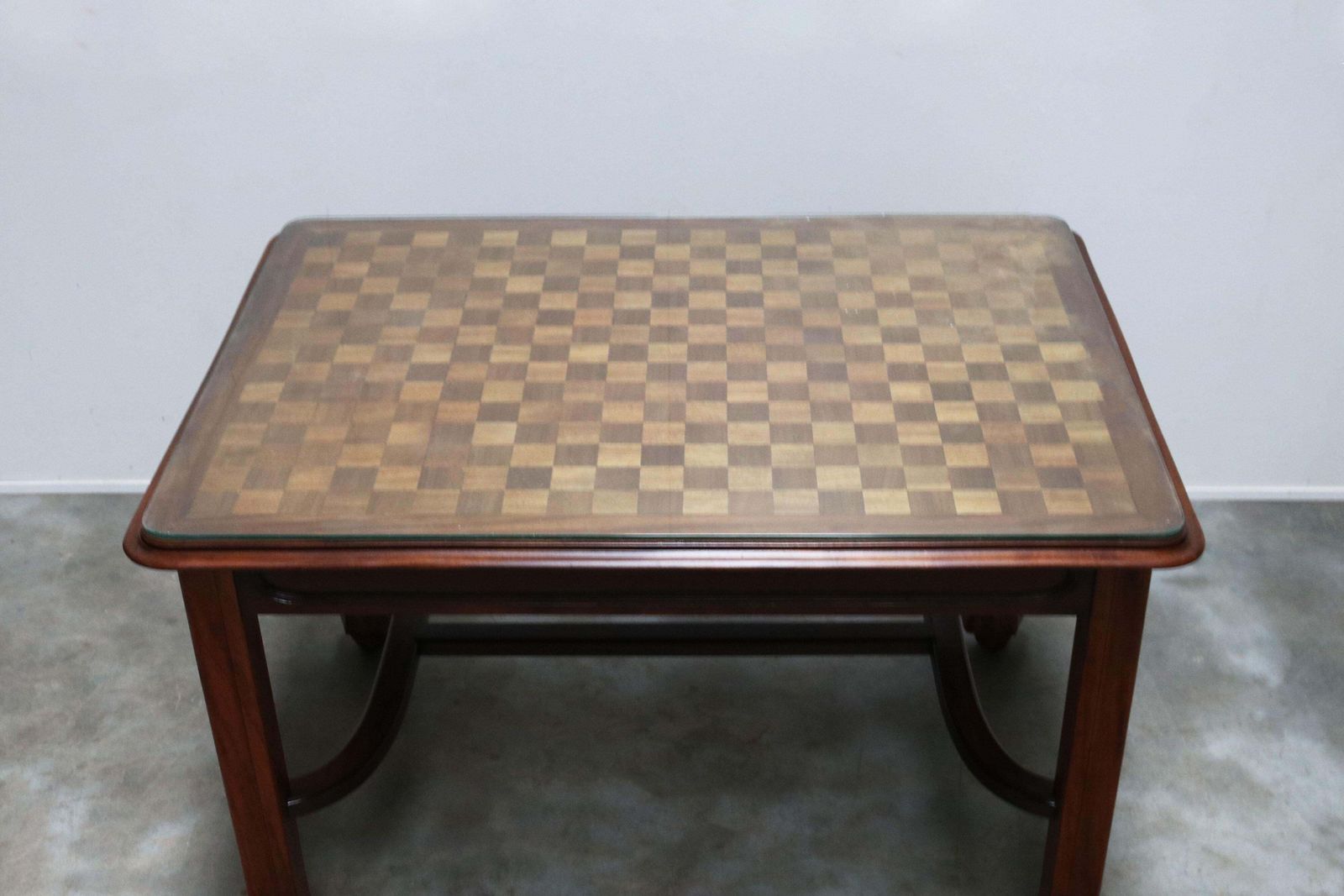 Meubels Massief Gesneden Mahonie Art Nouveau Tafel Van Maison Gouffe Met Ingelegde Blad, 1902 photo