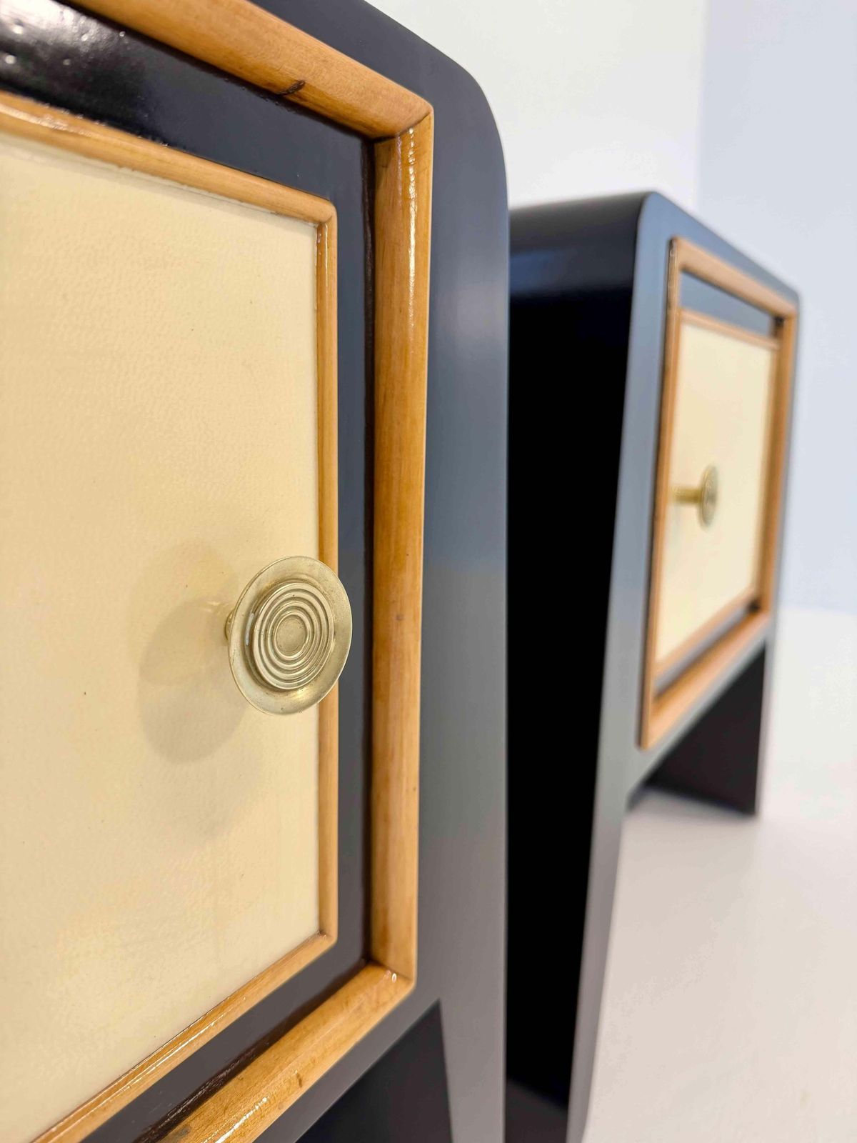 10881.0 Italian Art Deco Set Of Dresser And Nightstands By Paolo Buffa, 1940s photo