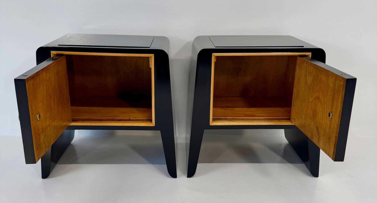 photo buy Italian Art Deco Set Of Dresser And Nightstands By Paolo Buffa, 1940s
