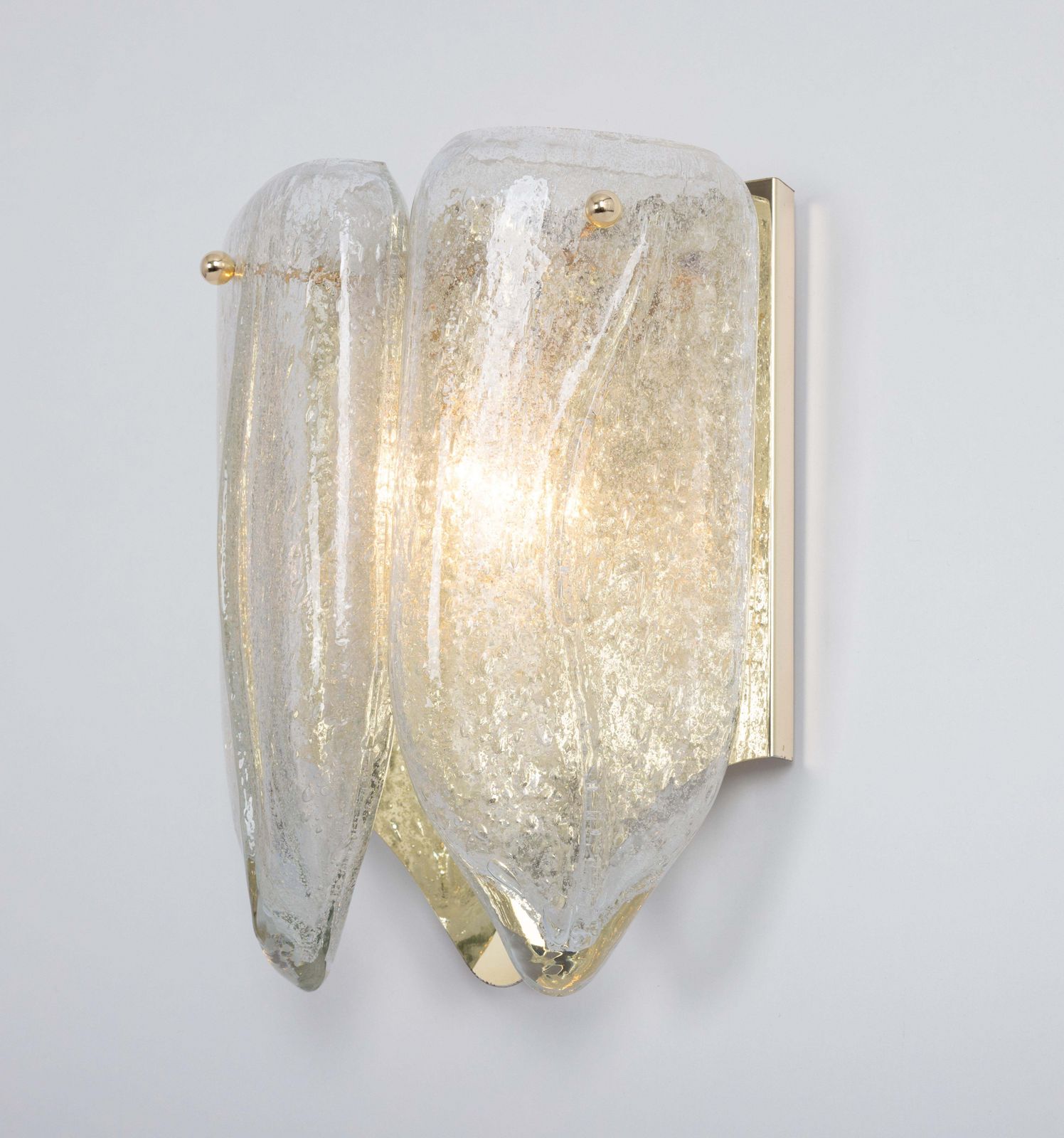 photo buy 1 van 4 messing wandlampen met Murano-glas van Doria, Duitsland, 1960