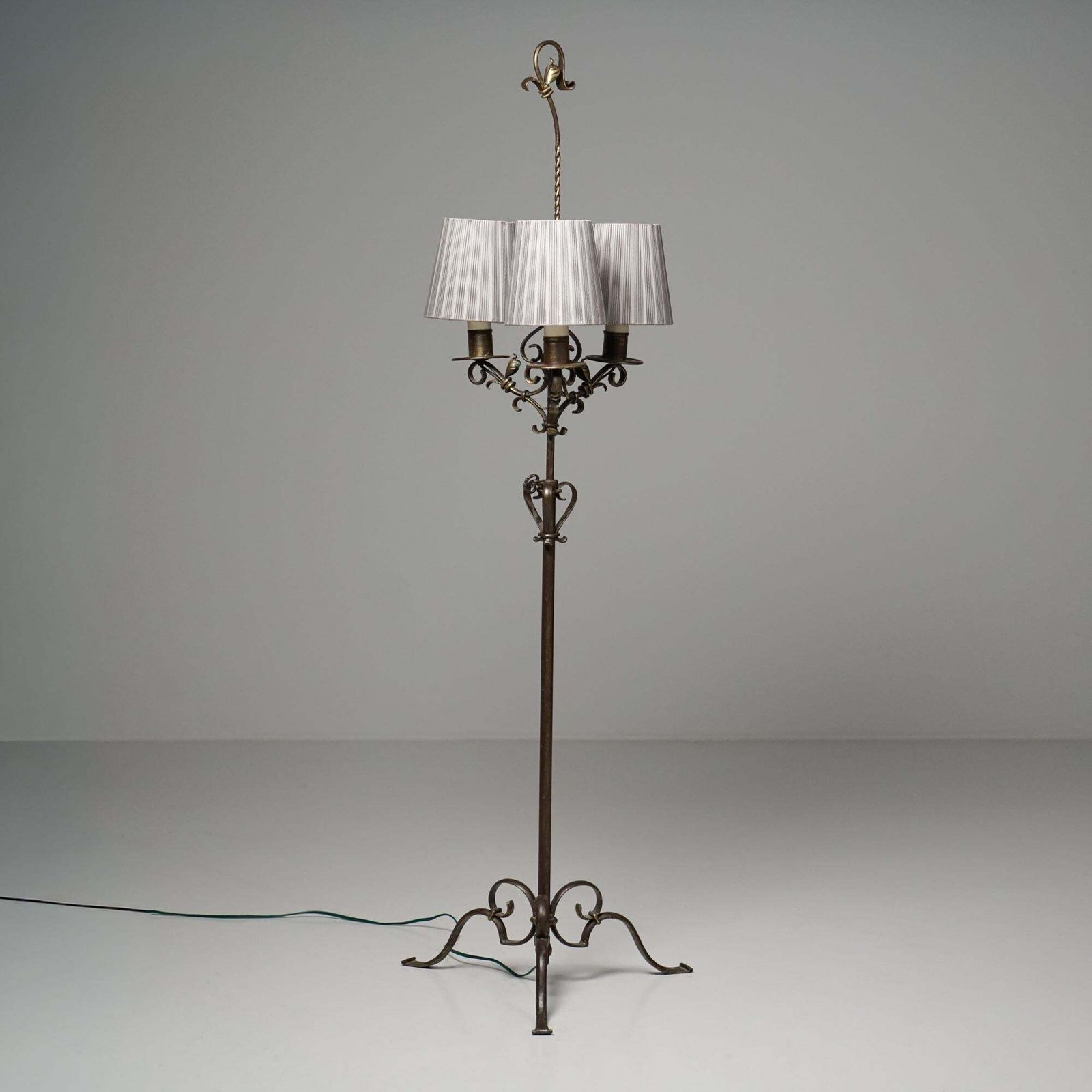 Model 812 Floor Lamp, Taidetakomo Hakkarainen, Finland, Early 20th Century photo furniture