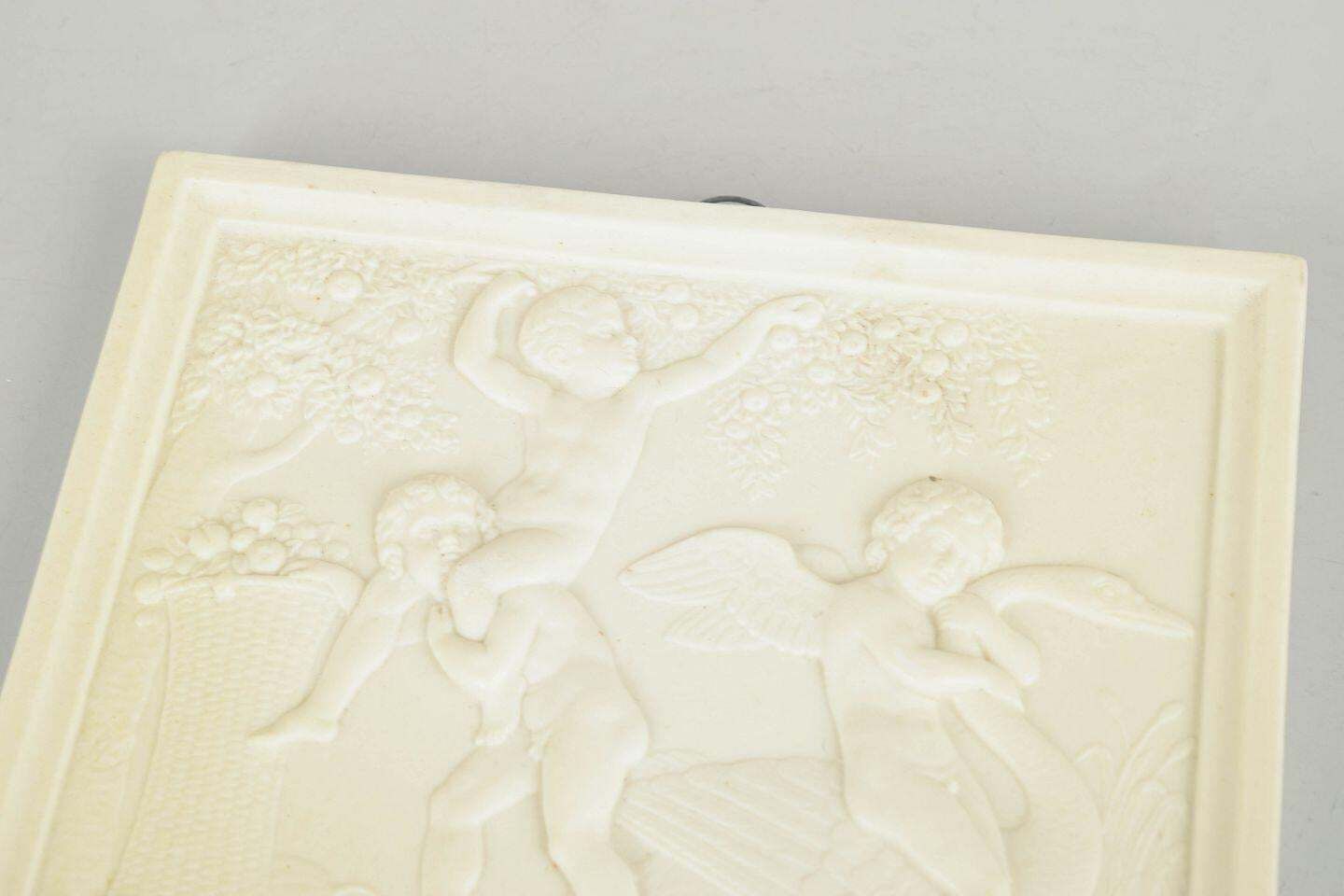 Bing & Grøndahl, Danemark. Relief mural en biscuit, d'après B. Thorvaldsen, années 1870. photo furniture