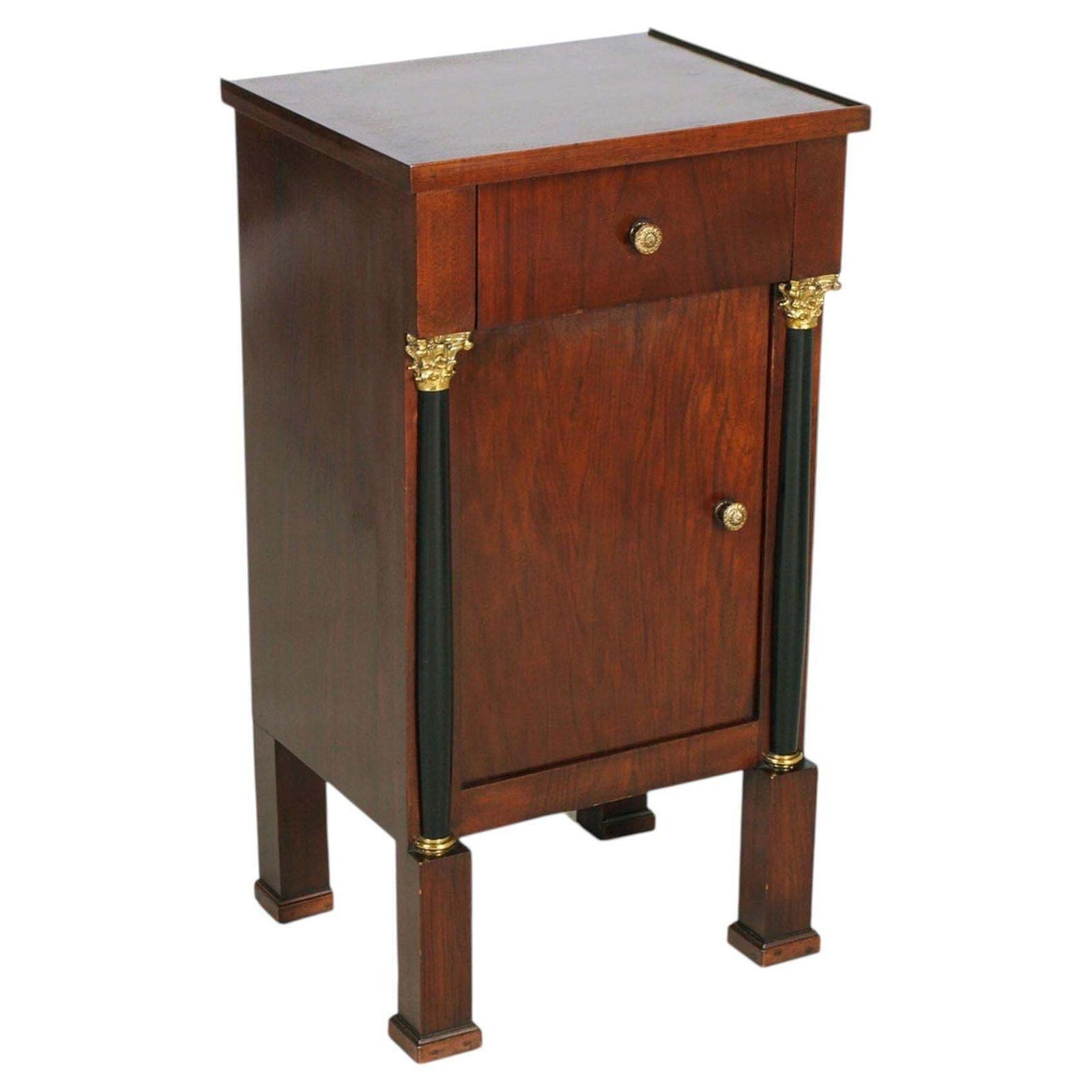 Paire de tables de chevet italiennes en noyer, cirées, de style Empire / néoclassique photo vinterior