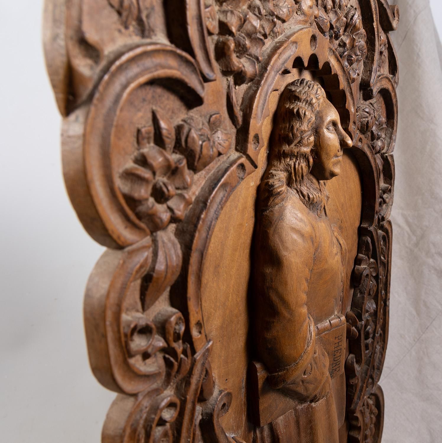Panneau français en noyer sculpté à la main   Le dramaturge Jean Racine (1639-1699), daté 1889 photo for sale