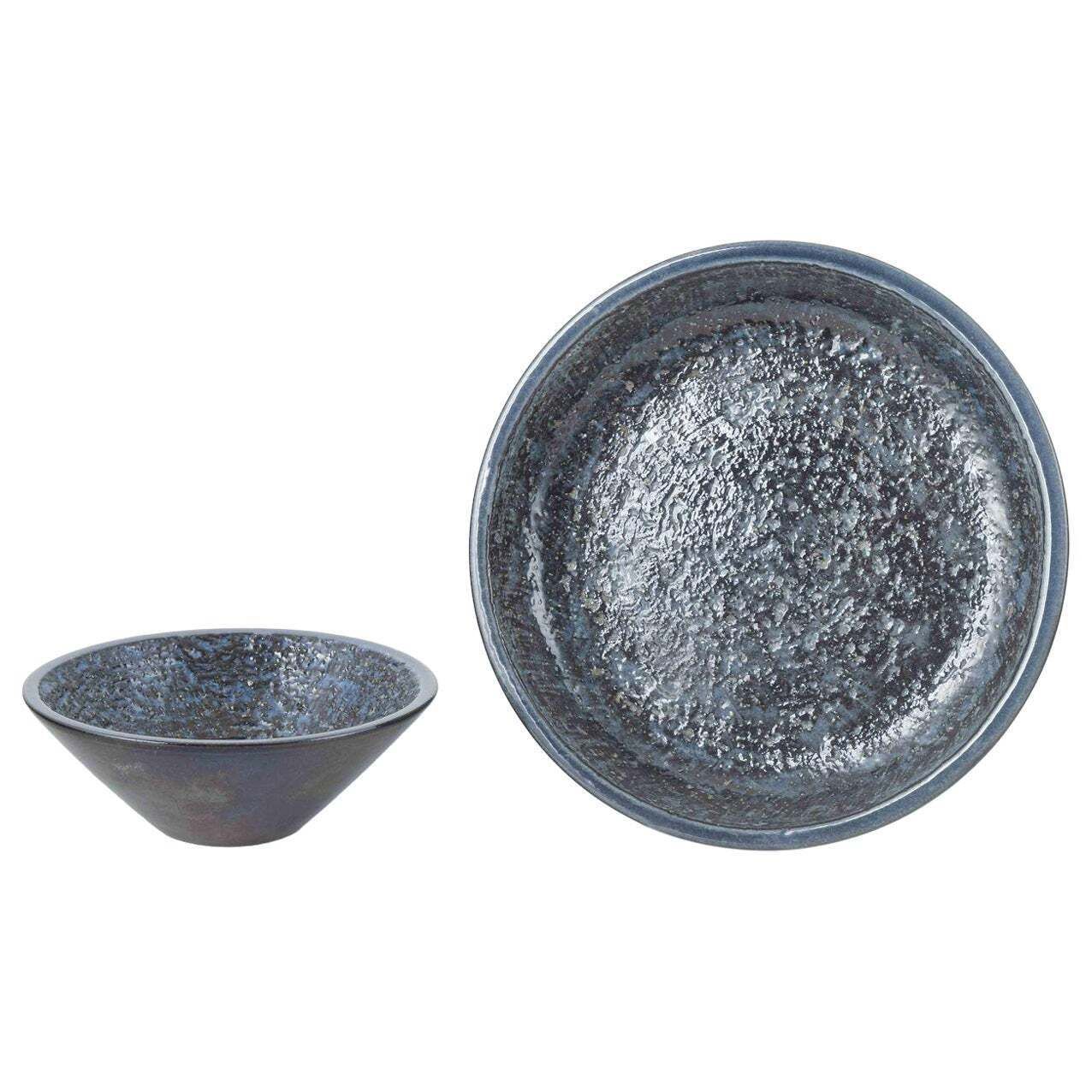 Ingrid Atterberg voor Upsala Ekeby. Twee stoneware schalen met donkerblauwe glazuur.