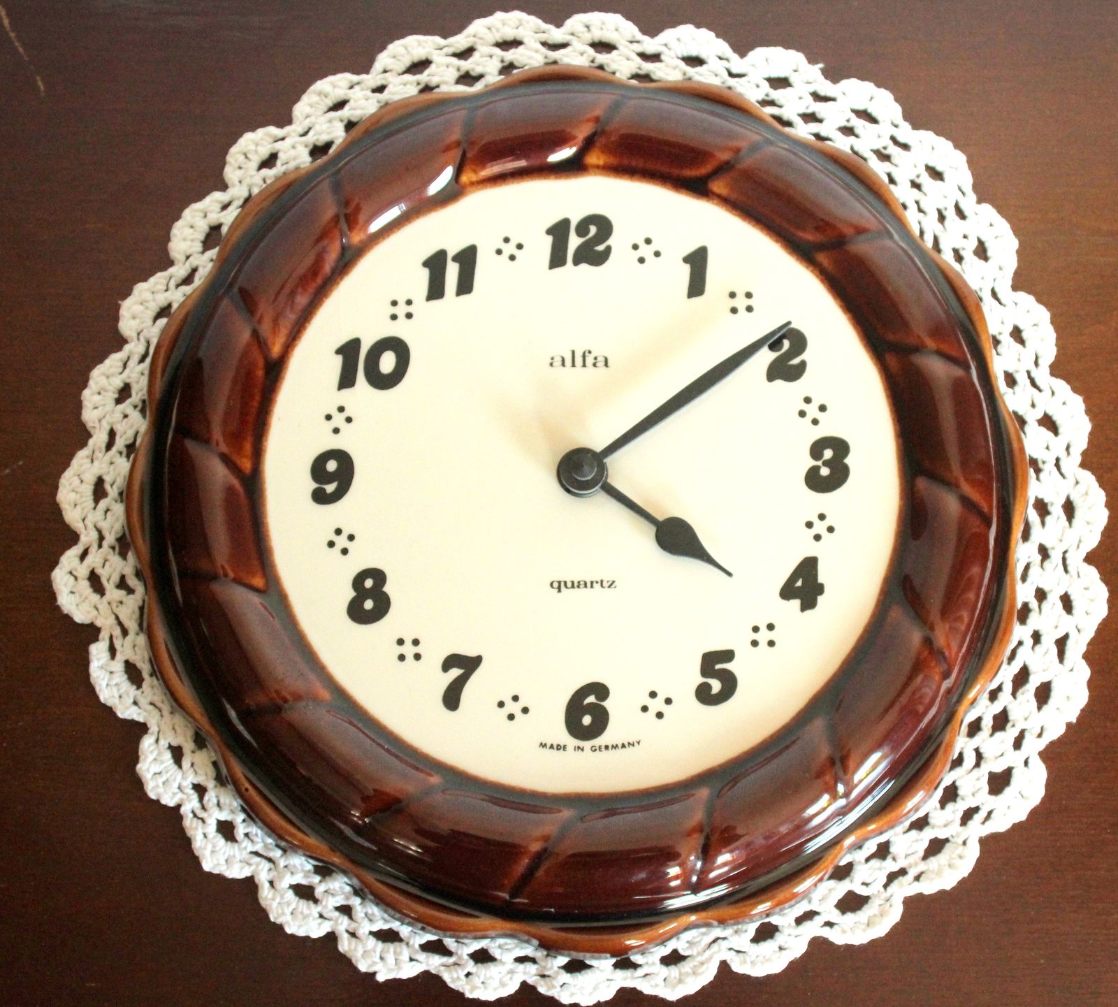 Keramieken keukenklok in de vorm van een ovenschaal – Vintage photo Woonaccessoires