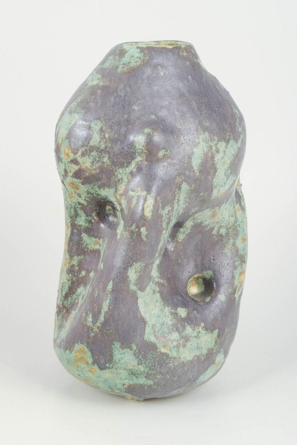 Vase en céramique de Christina Muff, artiste danoise, glaçure vert cuivre et noire. photo for sale