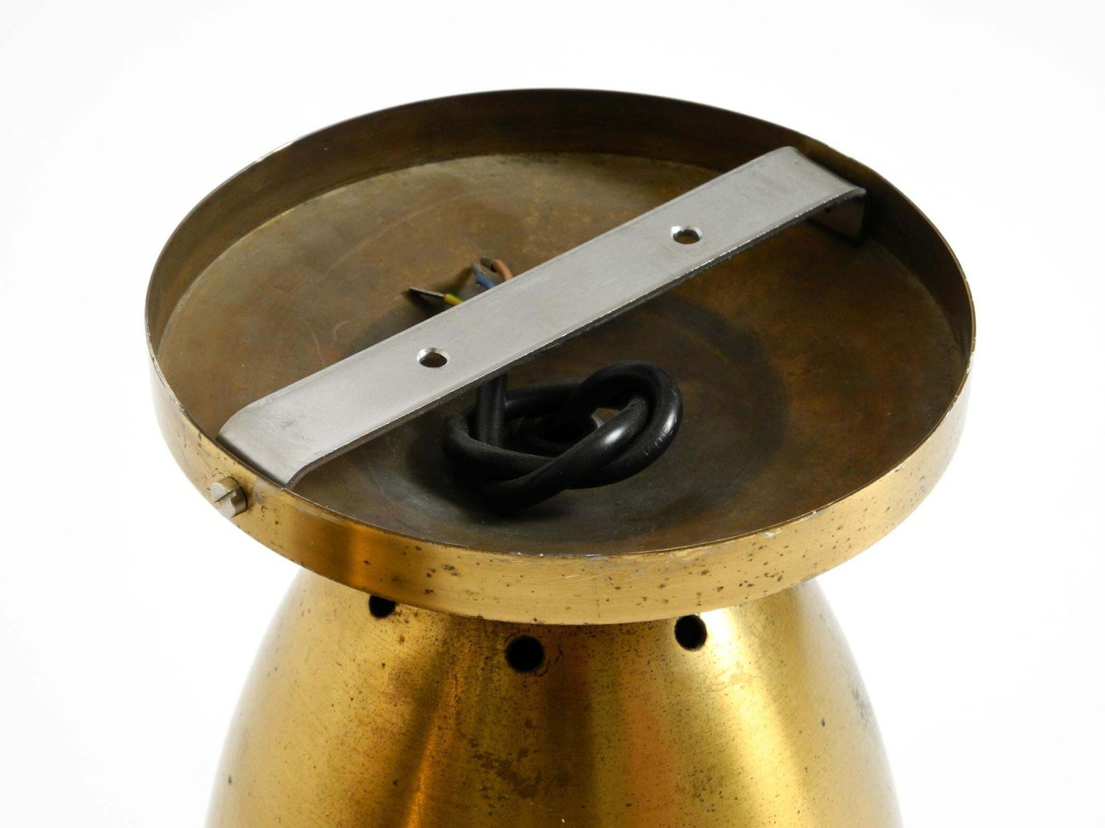 photo vinterior Een paar grote Mid-Century Modern messing plafondlampen