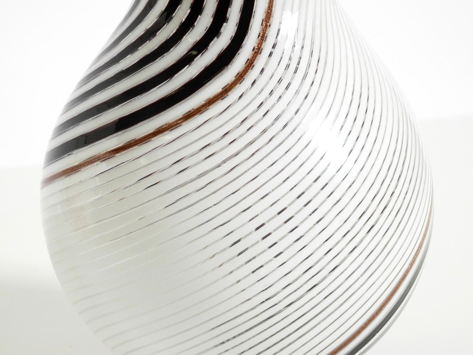 photo vinterior Italiaanse mid-century Murano glazen vaas van Dino Martens voor Aureliano Toso