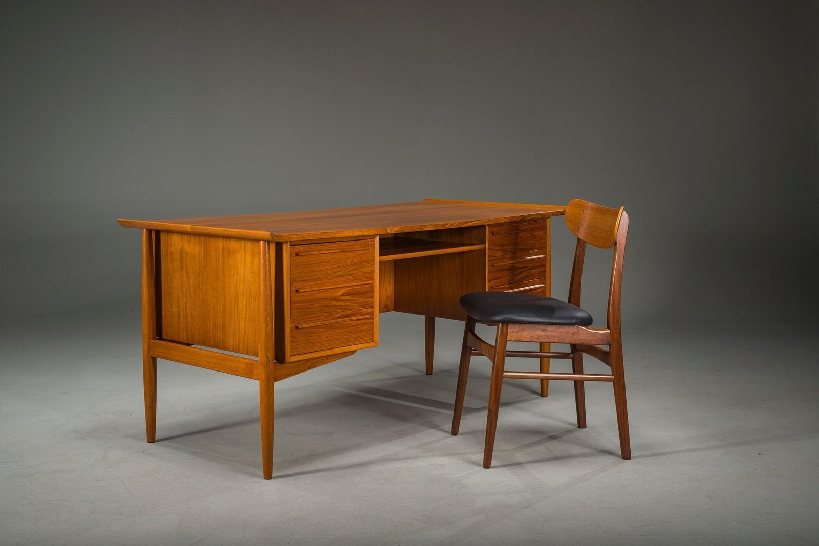 Mid Century Danish Teak Executive Desk By Arne Vodder For H.P. Hansen, 1960s photo Furniture