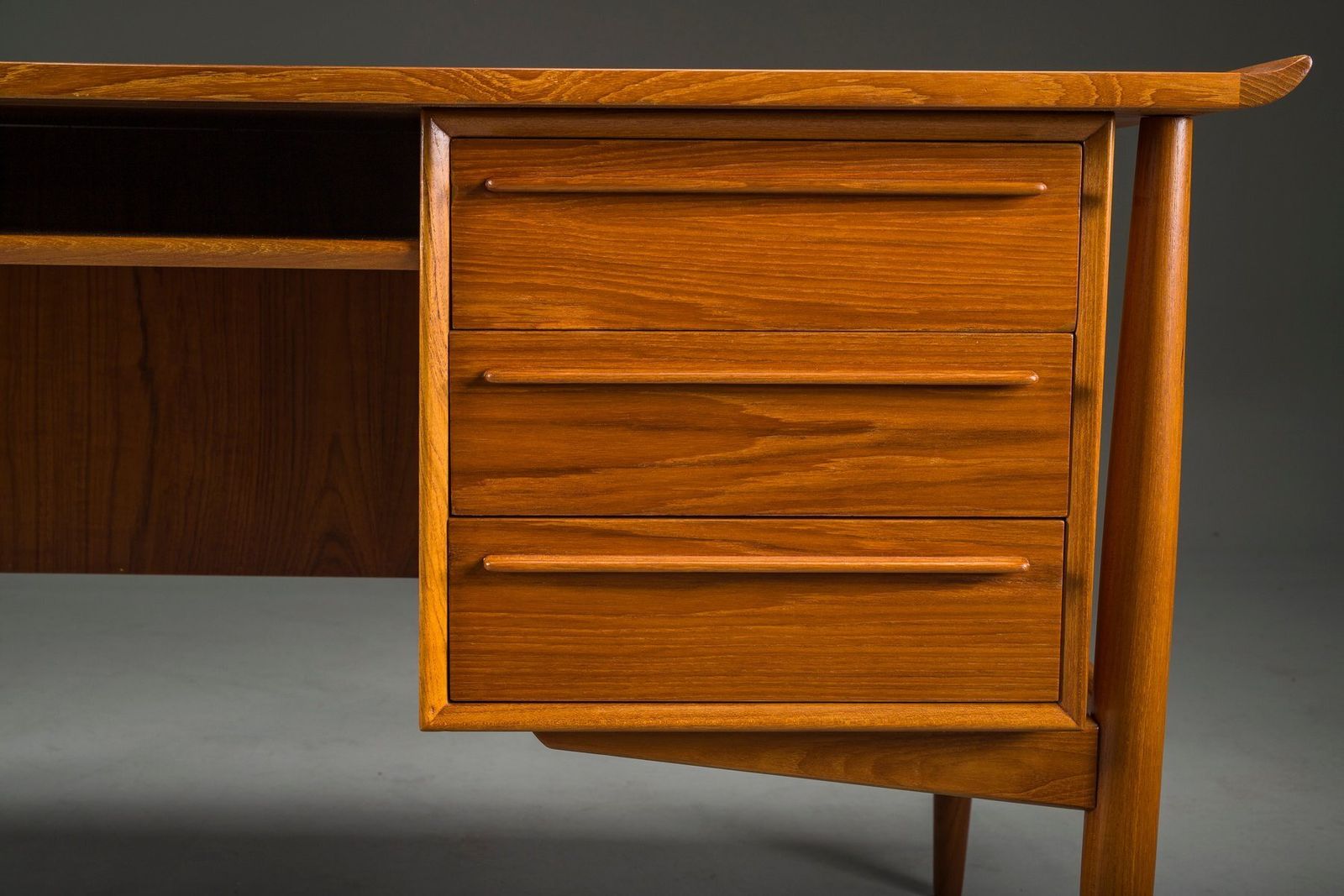 Mid Century Danish Teak Executive Desk By Arne Vodder For H.P. Hansen, 1960s photo vintage