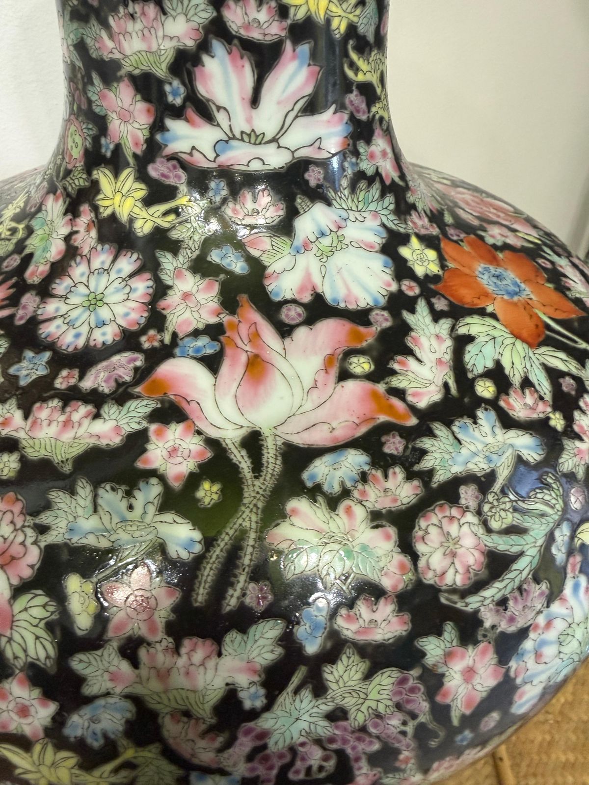 photo vinterior Large Decorative Floral Vase China 1930s Art Deco Black Background