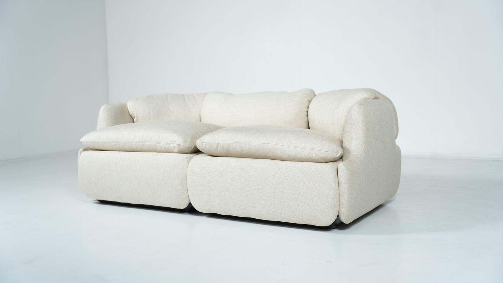 Confidential Sofa By Alberto Rosselli For Saporiti, Italy, 1970s photo for sale