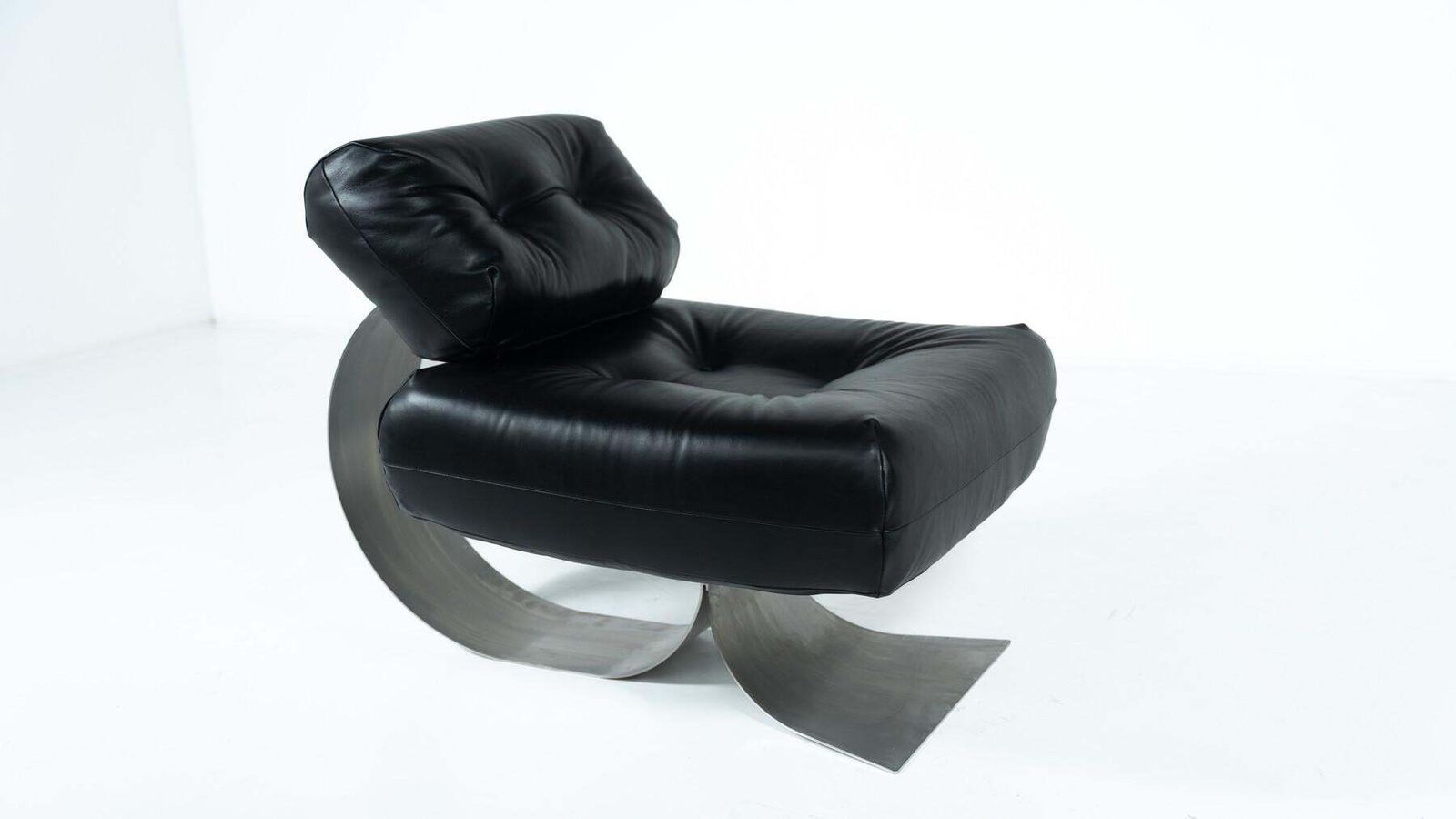 Black Leather Lounge Chair And Ottoman Model 'Alta' By Oscar Niemeyer photo buy