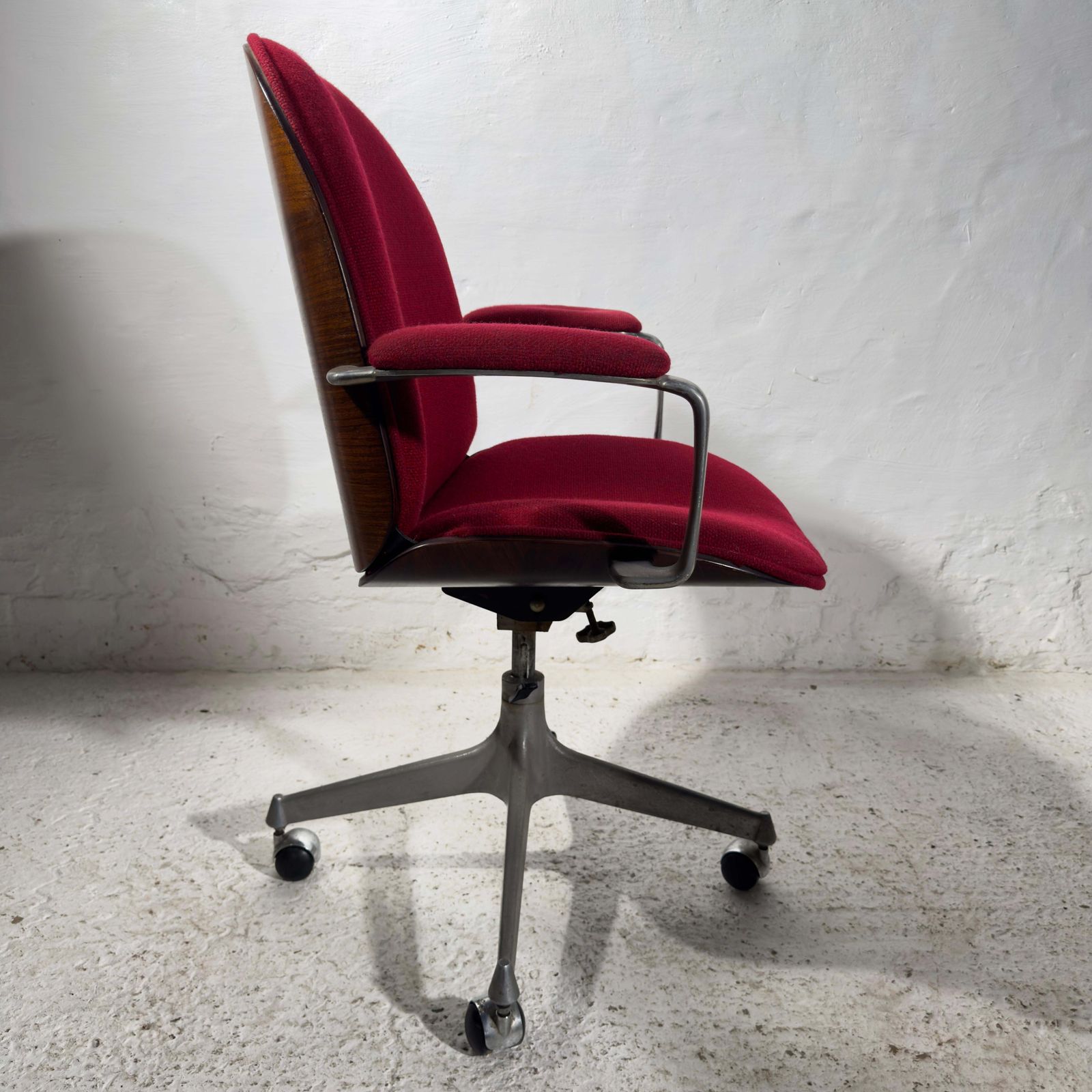 photo furniture Set Of Two Mim Armchairs, Desk, Office Chairs Designed By Ico Parisi, 1963