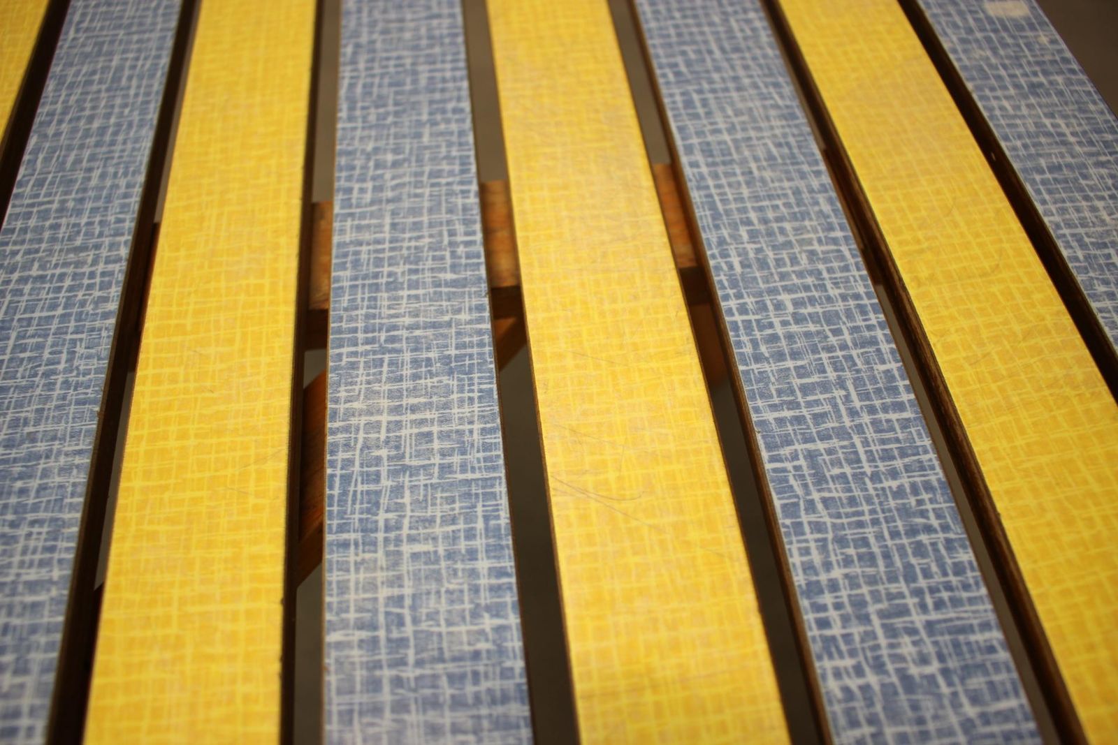 Sellette ou table d'appoint mid-century, Tchécoslovaquie, années 1970 photo vinterior