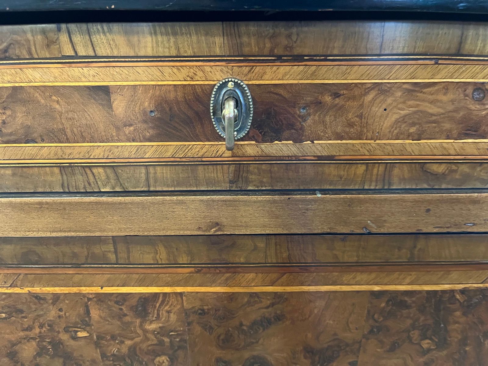 photo vinterior Italian Neoclassical Louis XVI Commode With Walnut Veneer