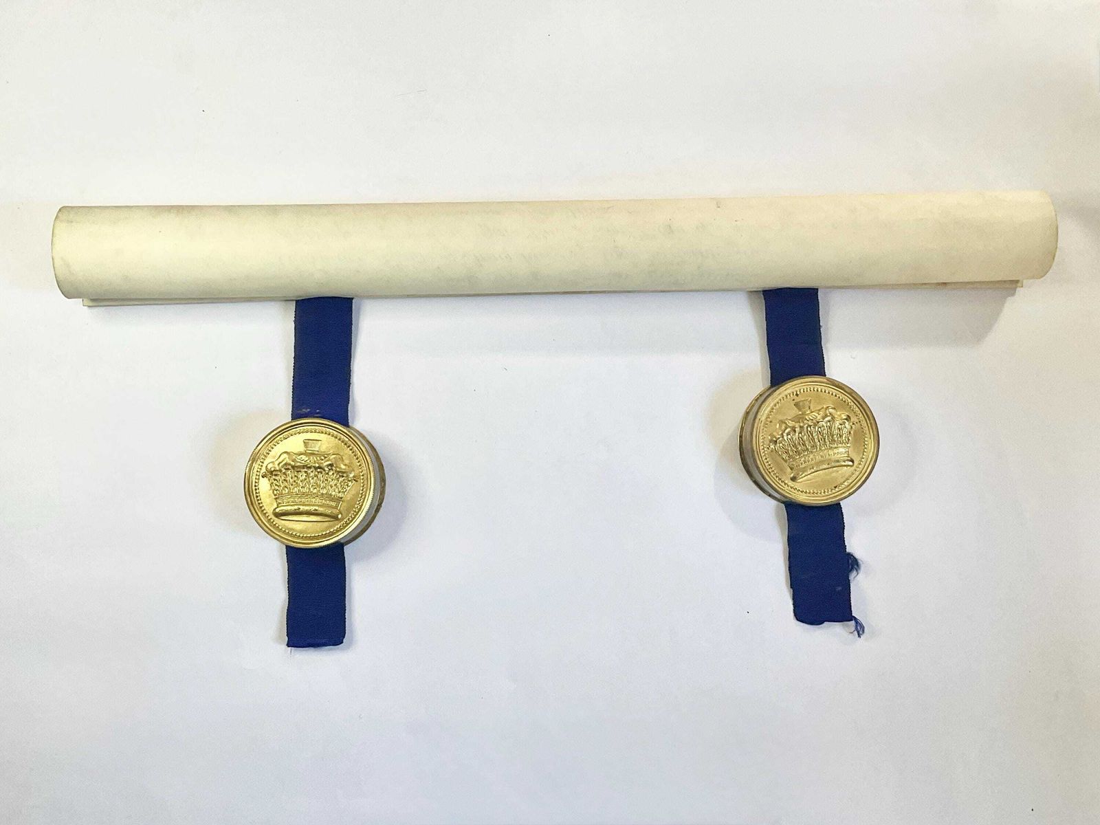 photo vinterior Spectacular 1873 Victorian Grant Of Arms Vellum Scroll – Hand Illuminated With Two Cased Wax Seals