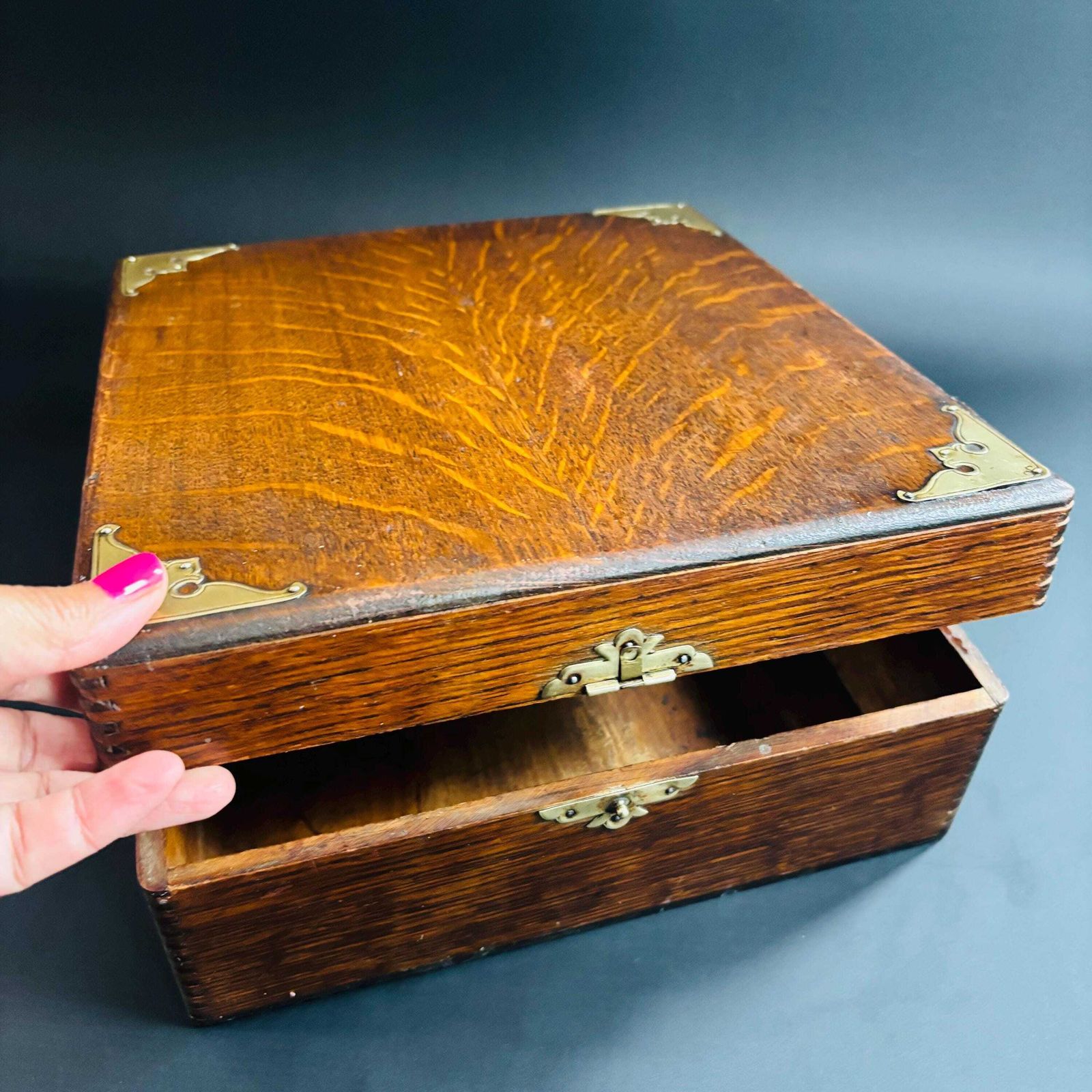 photo buy Boîte de viatique catholique d'époque en chêne anglais, garnitures en laiton, époque victorienne