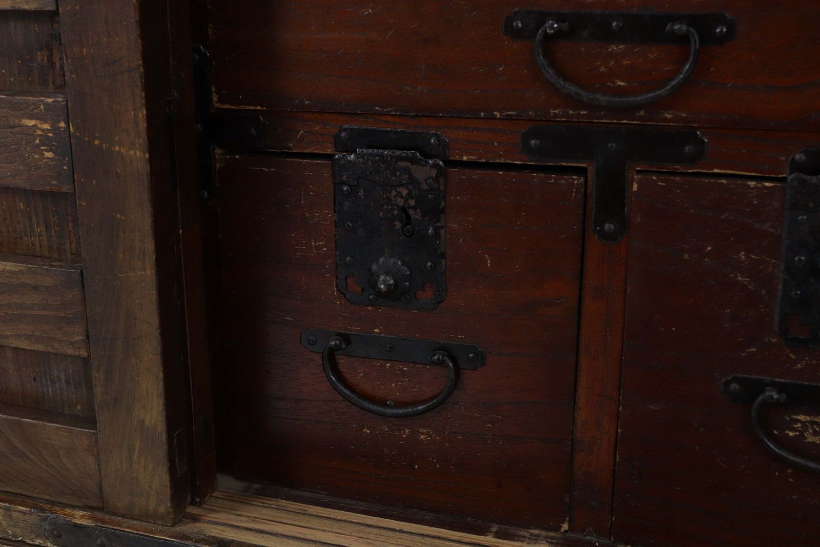 photo vinterior Antique Japanese Keyaki Choba Dansu Merchant's Chest From Yonezawa