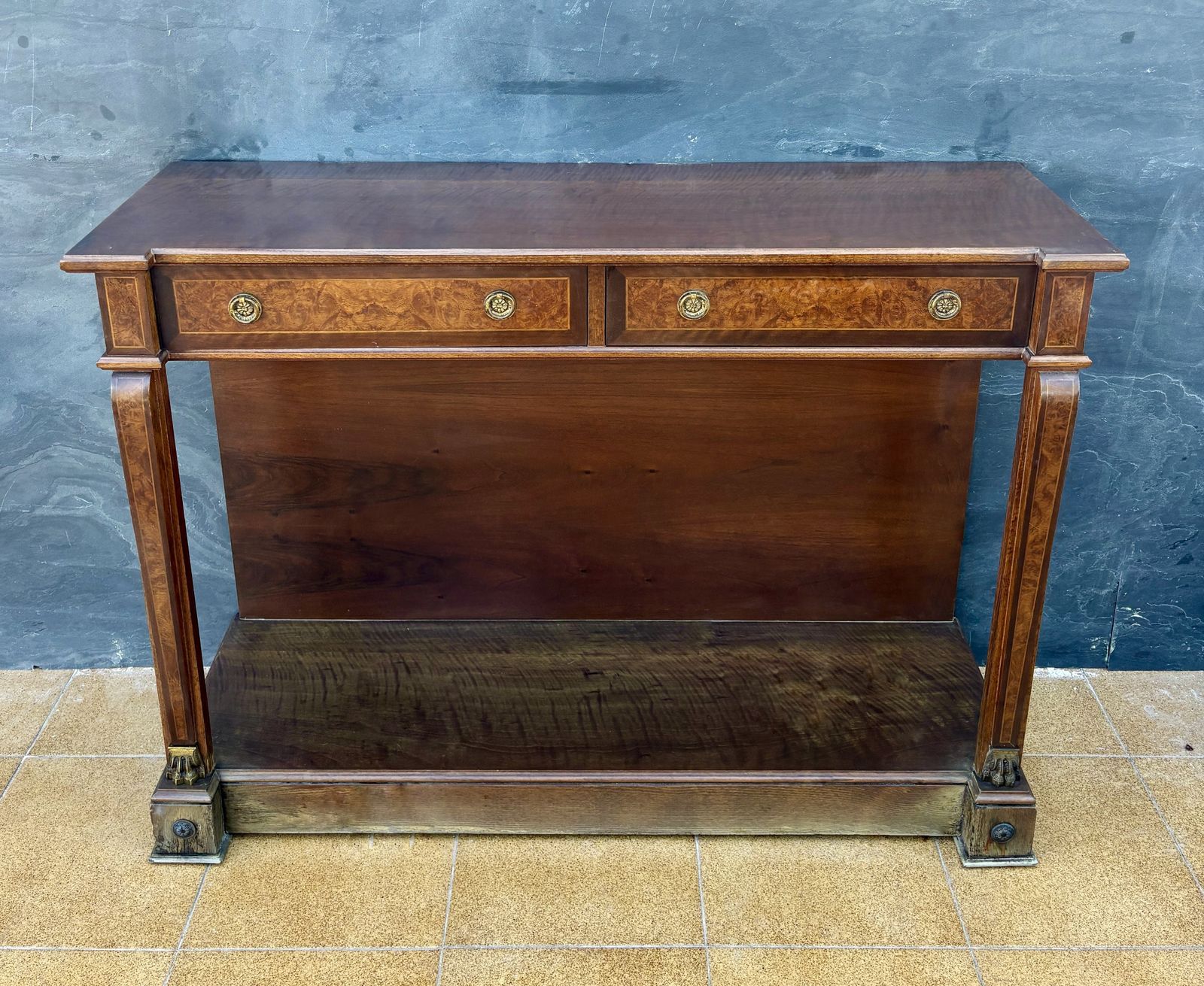 Elegante Empire-stijl console met wortelhoutfineer en bronzen details photo for sale