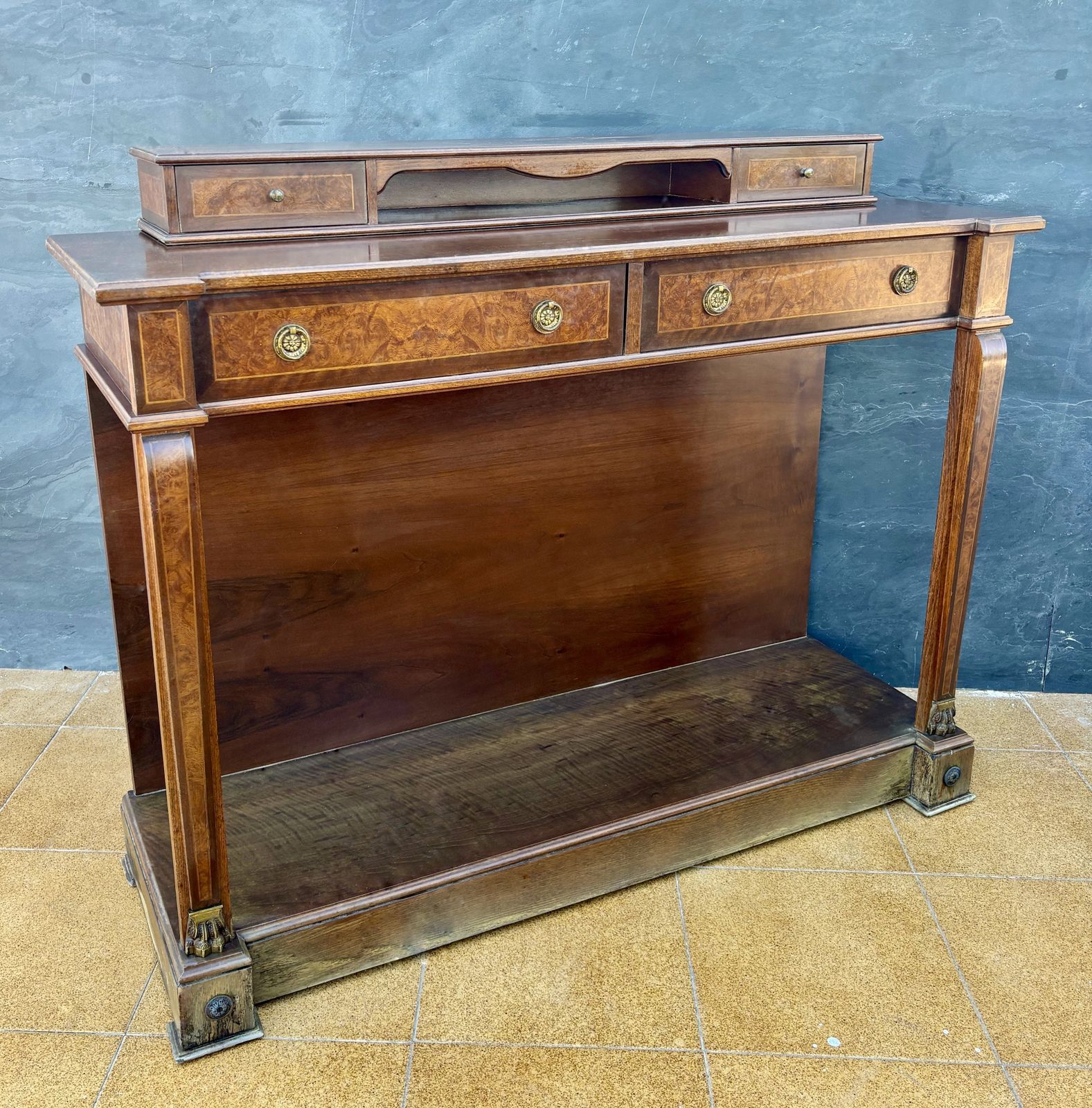 Elegante Empire-stijl console met wortelhoutfineer en bronzen details photo 1970.0