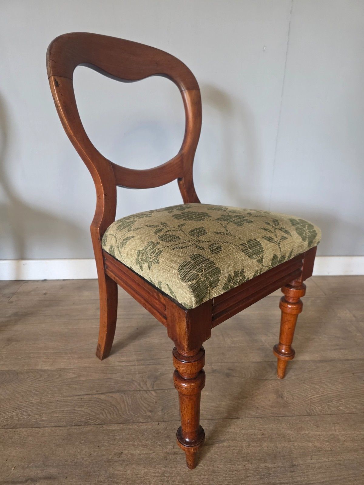 photo furniture Antique Victorian Mahogany Bloom Back Pair Of Chairs
