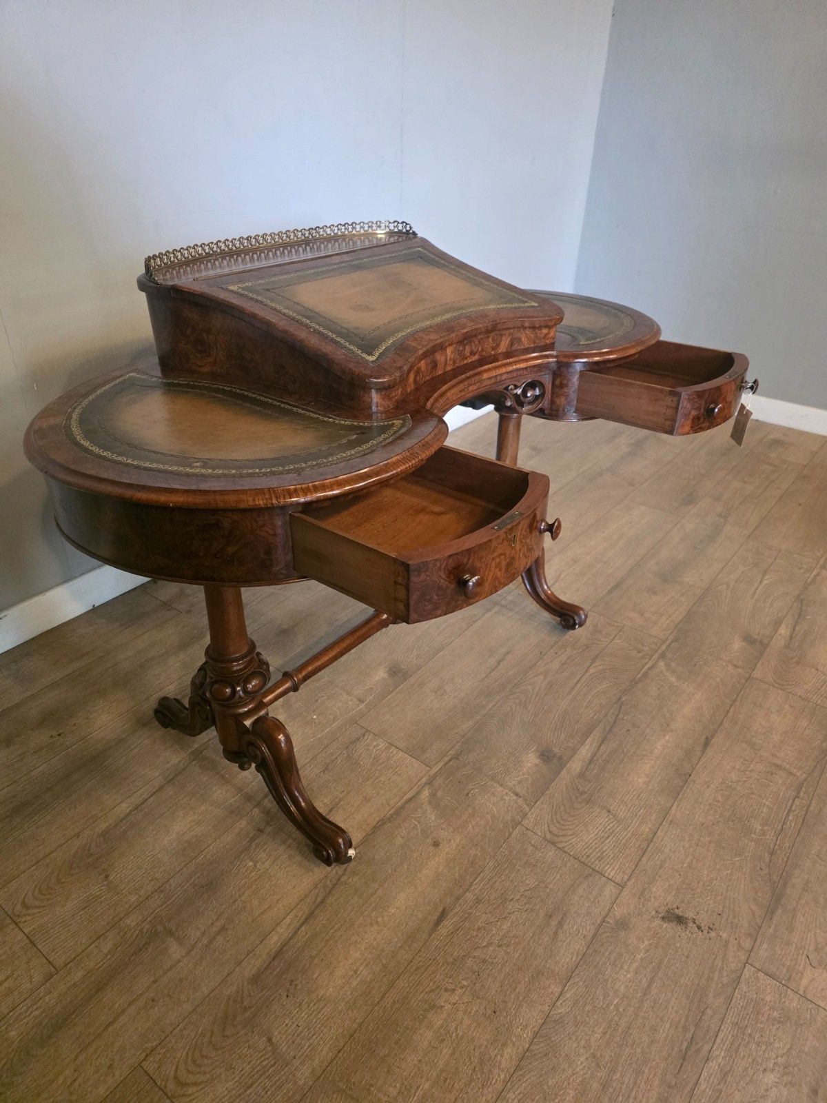 photo furniture Antique Victorian Burr Walnut Writing Desk 1870s