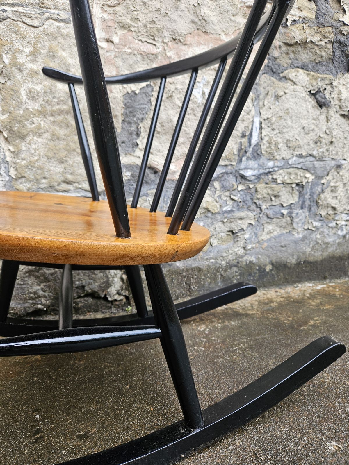 photo vinterior Ercol Cow Horn Bow Top Rocking Chair By Lucian Ercolani Model Number 452 In Black And Elm Mid Century Furniture