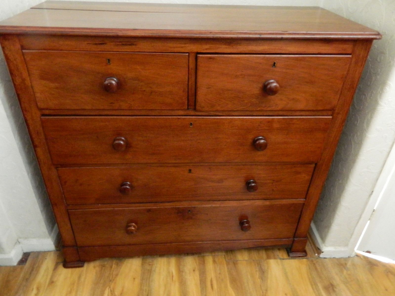 Victorian Mahogany Chest Of Drawers