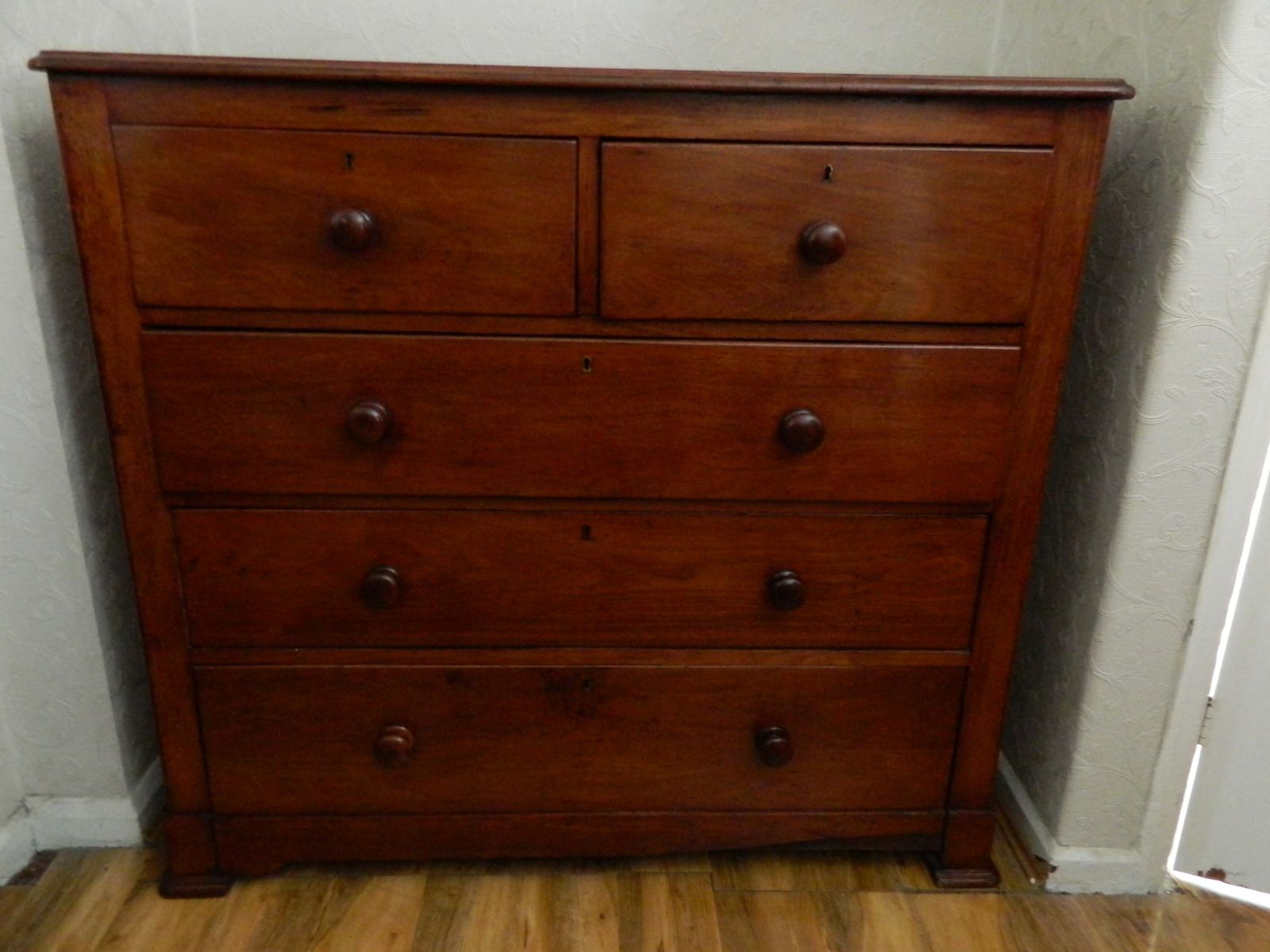 Victorian Mahogany Chest Of Drawers photo furniture