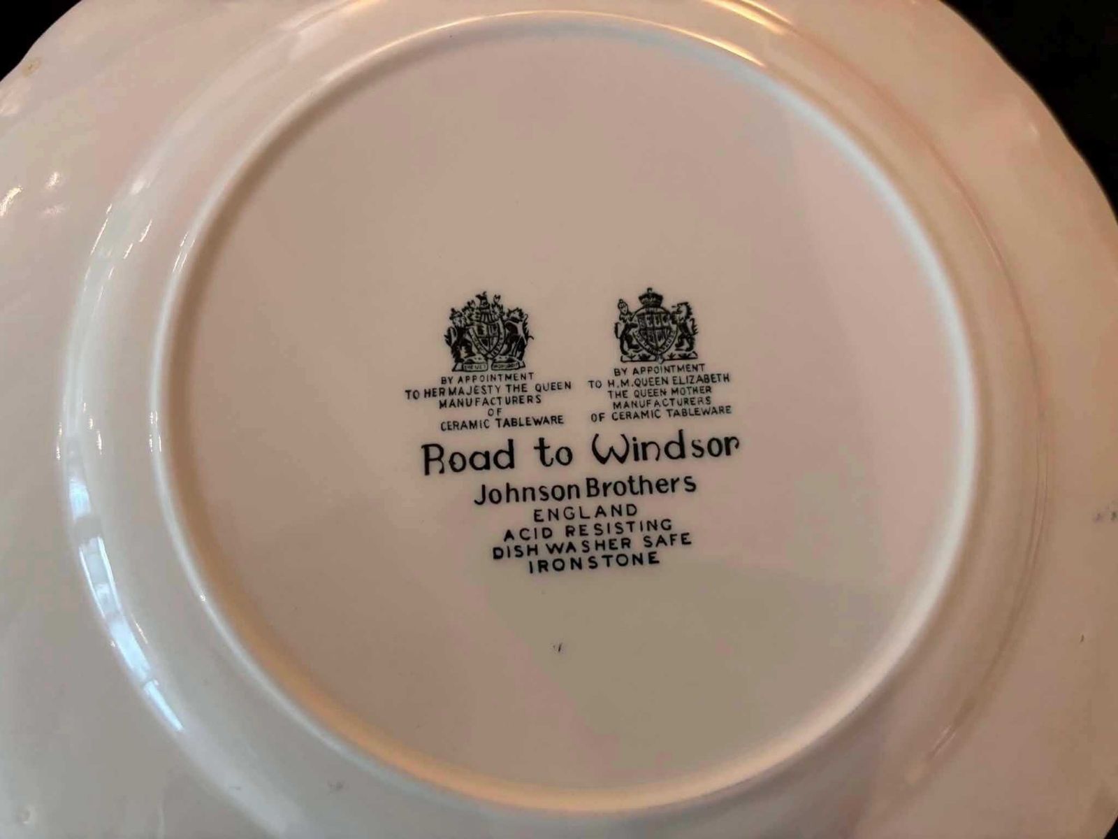 photo furniture Road To Windsor, 6 assiettes à dessert bleues, par Johnson Brothers : faïence anglaise à transfert, 19,7 cm / 7,8"