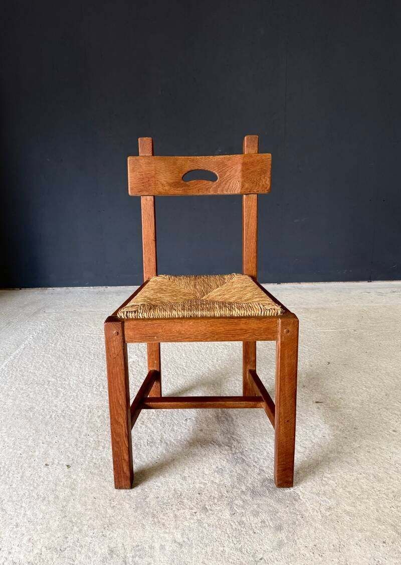Meubels Brutalistisch Rustiek Design – Set Eiken Eetkamerstoelen Met Rieten Zitting, België, Ca. Jaren 1960 photo