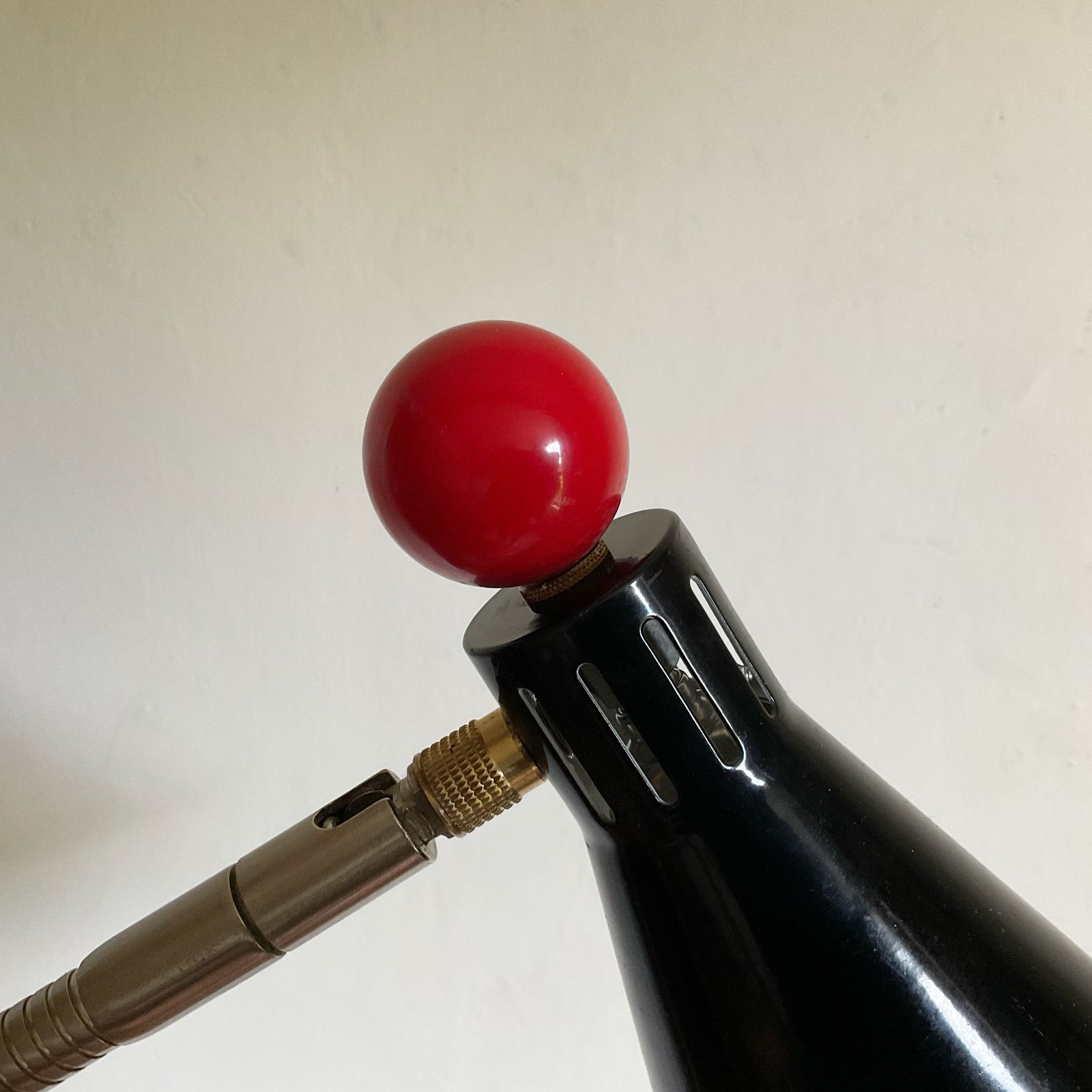 Vintage Rijdend Speelgoedauto Verstelbare Vloerlamp photo furniture