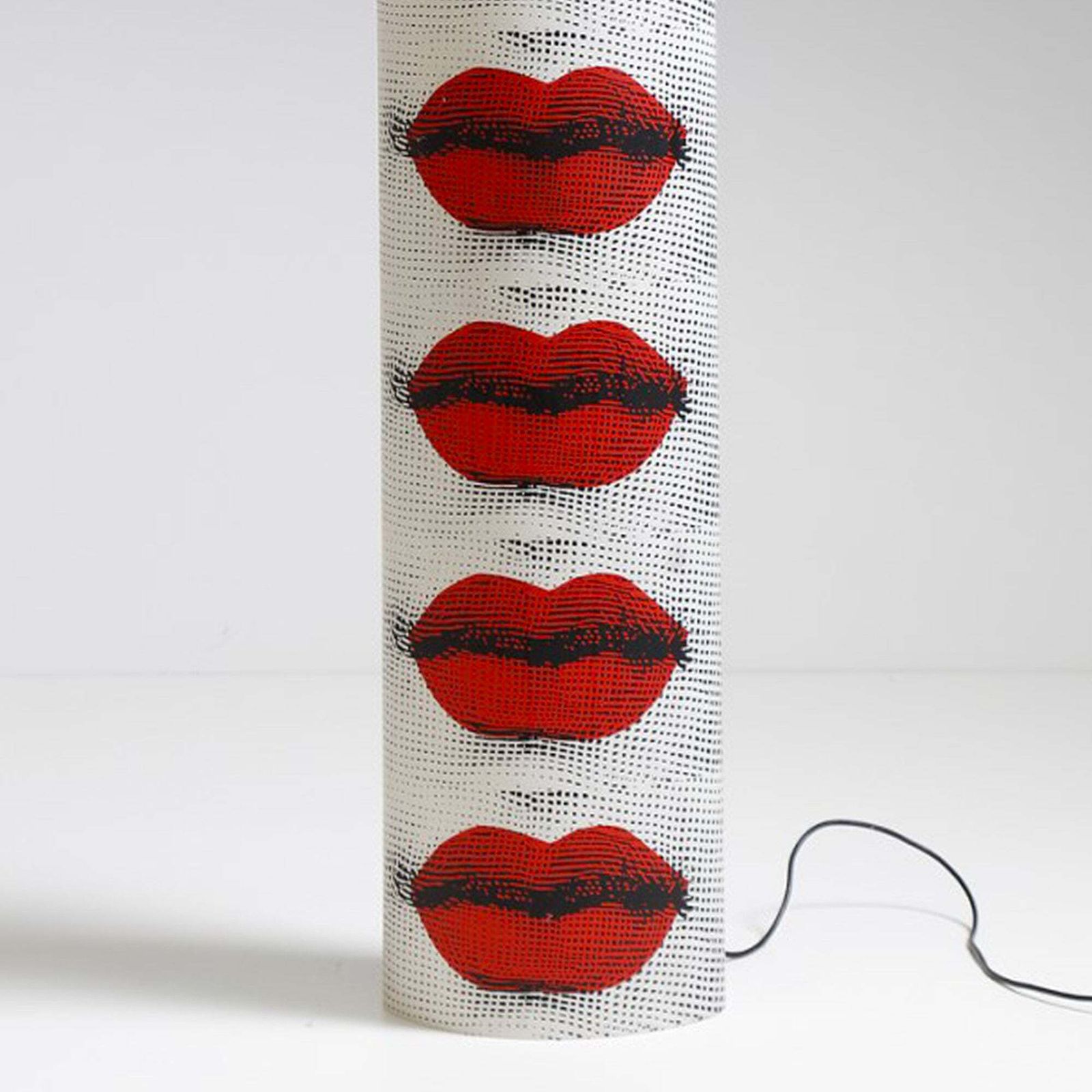 1645.0 1990s Piero Fornasetti "Kisses" Floor Lamp For Antonangeli, Follia Pratica Collection. photo