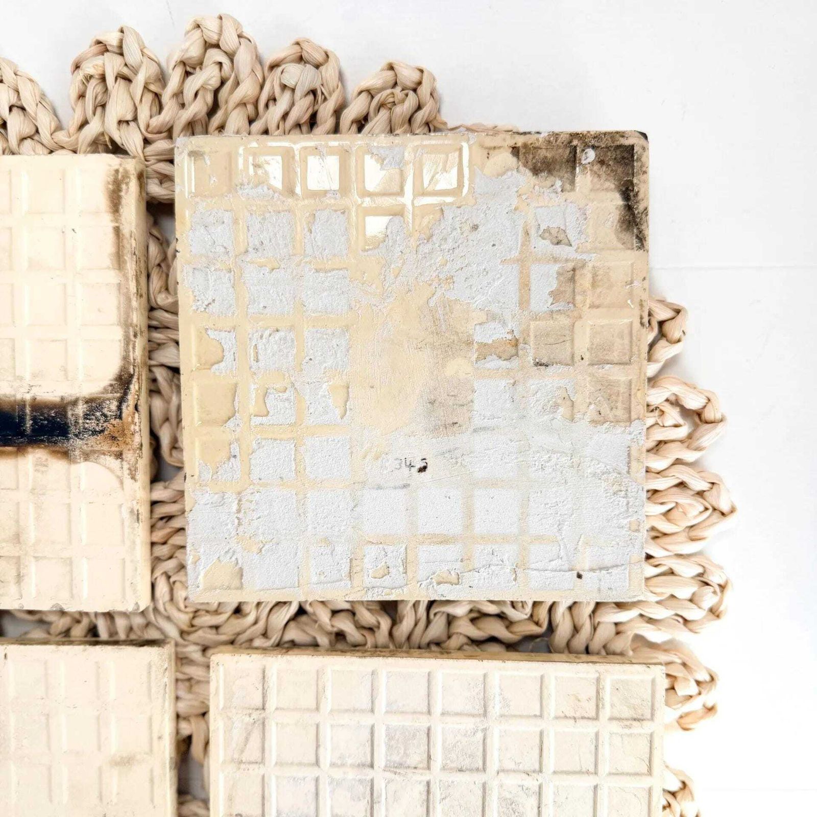Bouwonderdelen Aesthetic Movement antieke tegels, set van 4 zonnebloemen, jaren 1880 photo
