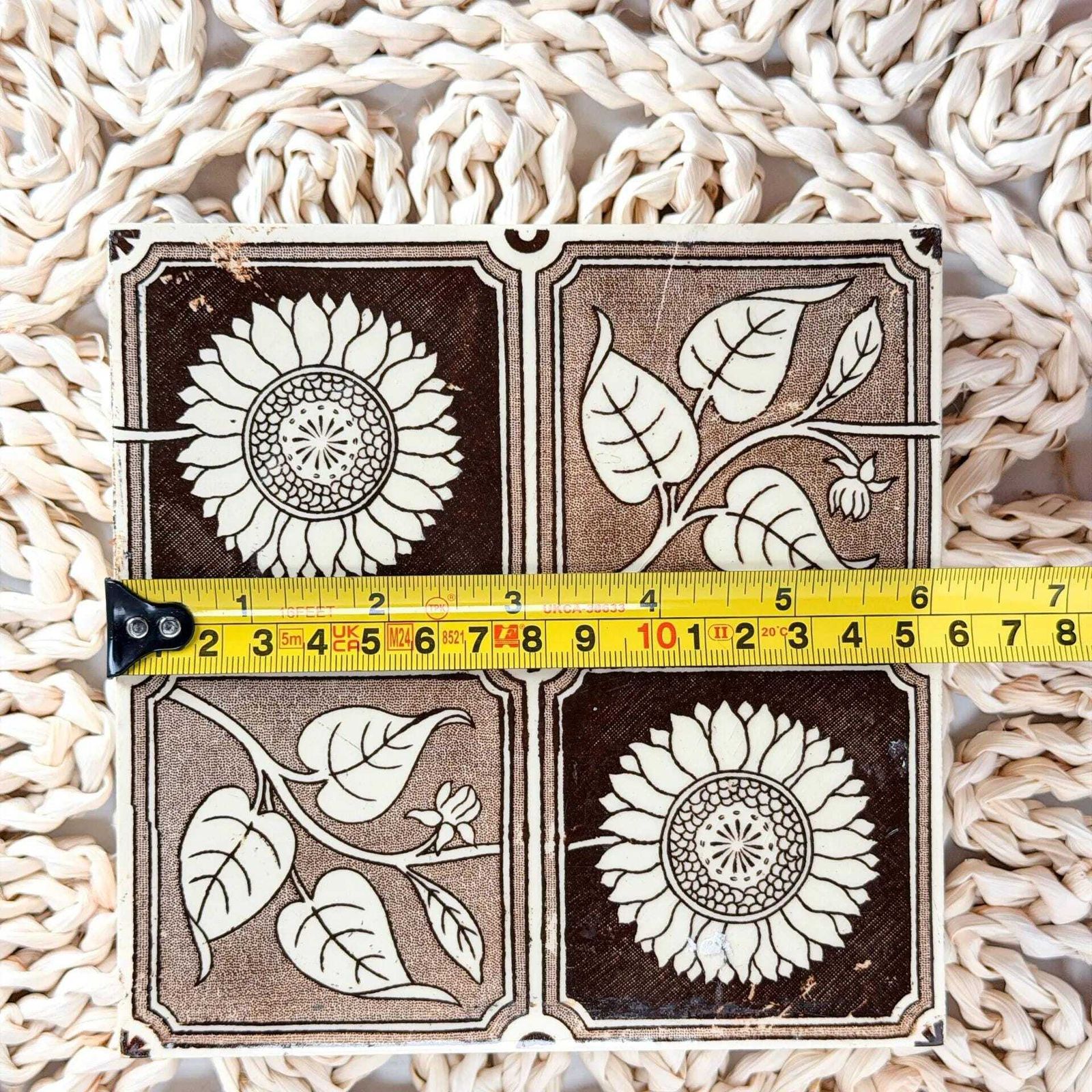 photo vintage Aesthetic Movement antieke tegels, set van 4 zonnebloemen, jaren 1880