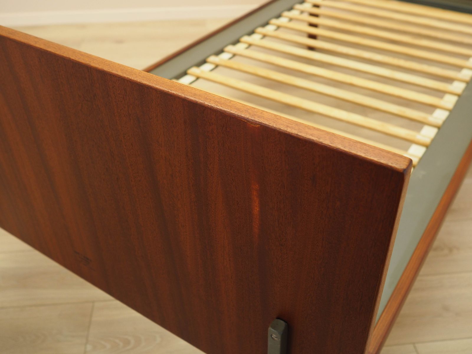 photo for sale Teakhouten bed, Deens design, ca. jaren 1960 – Ontwerper: Hans J. Wegner, fabrikant: Getama