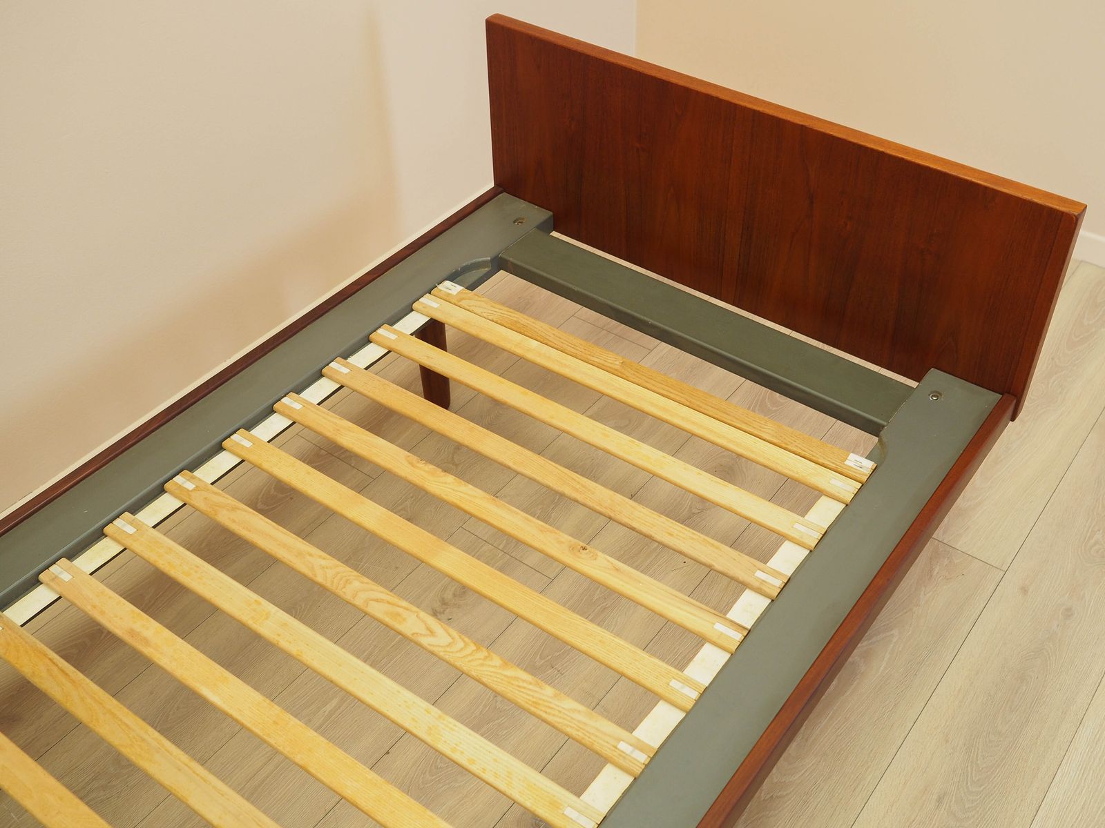 photo buy Teakhouten bed, Deens design, ca. jaren 1960 – Ontwerper: Hans J. Wegner, fabrikant: Getama